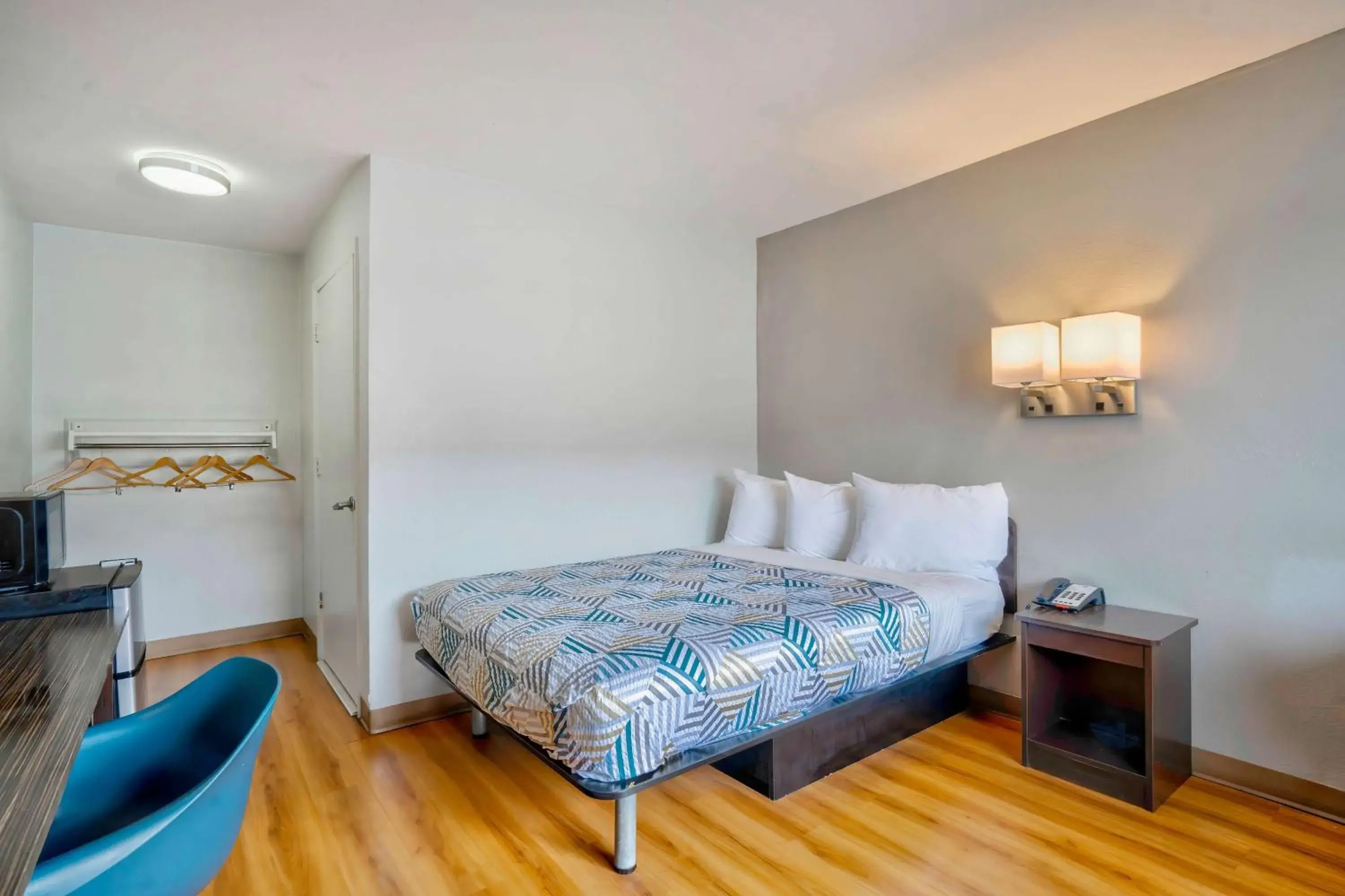 Queen Room - Disability Access - Roll in Shower in Motel 6-Lumberton, NC Queen Room - Disability Access - Roll in Shower in Motel 6-Lumberton, NC