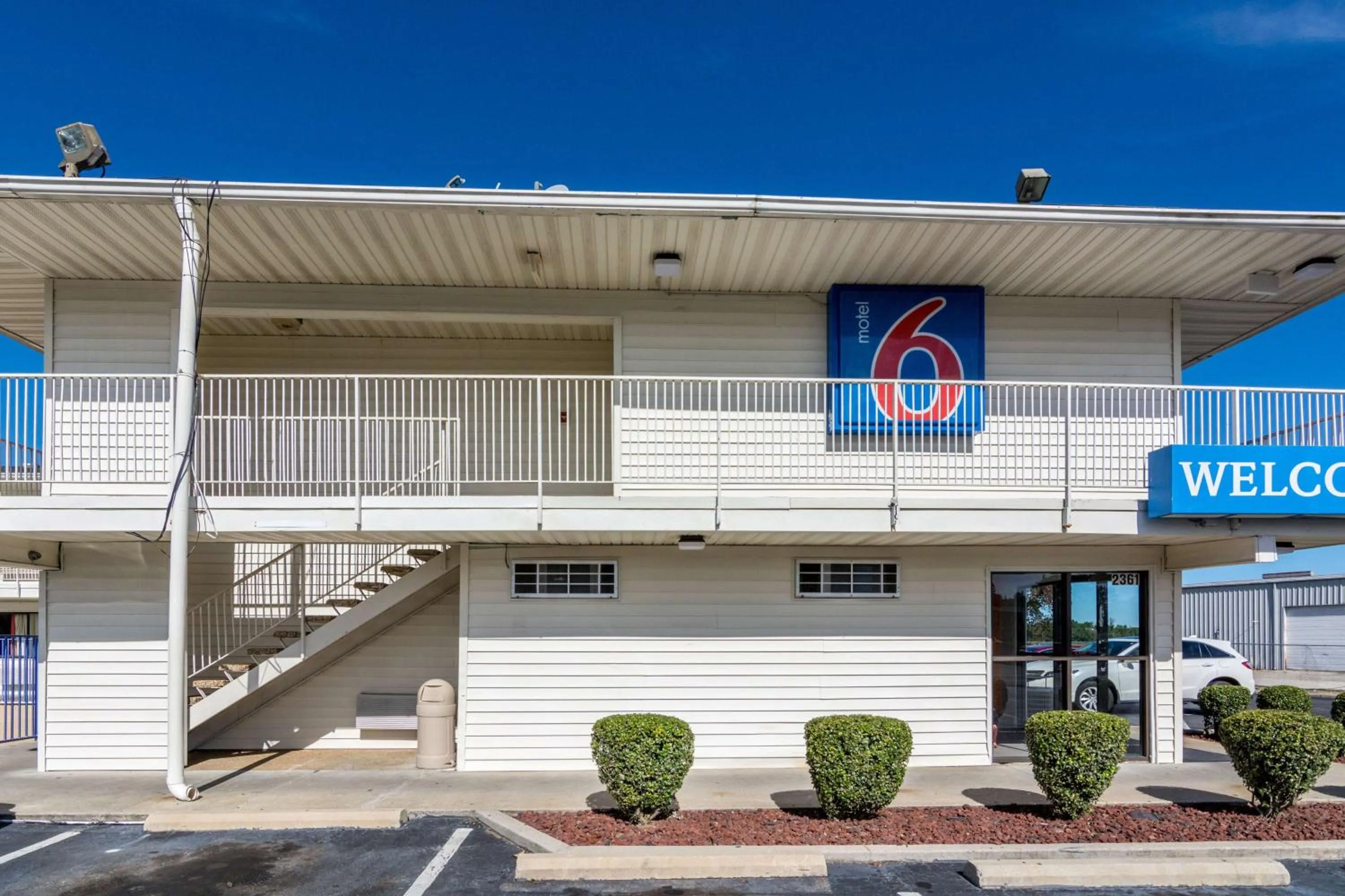 Property building in Motel 6-Lumberton, NC