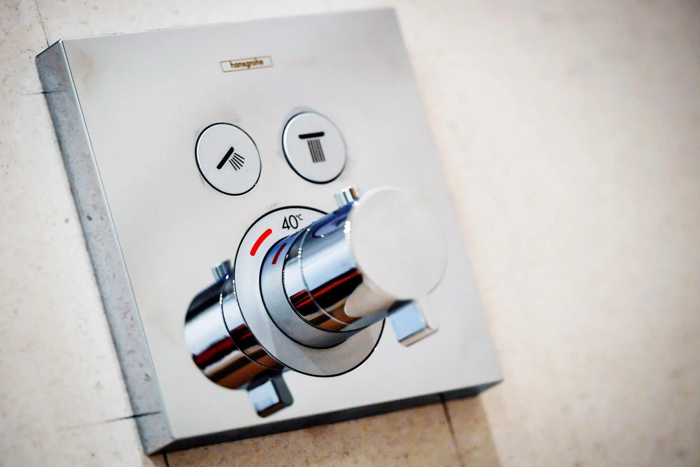 Shower in Oliver Lux