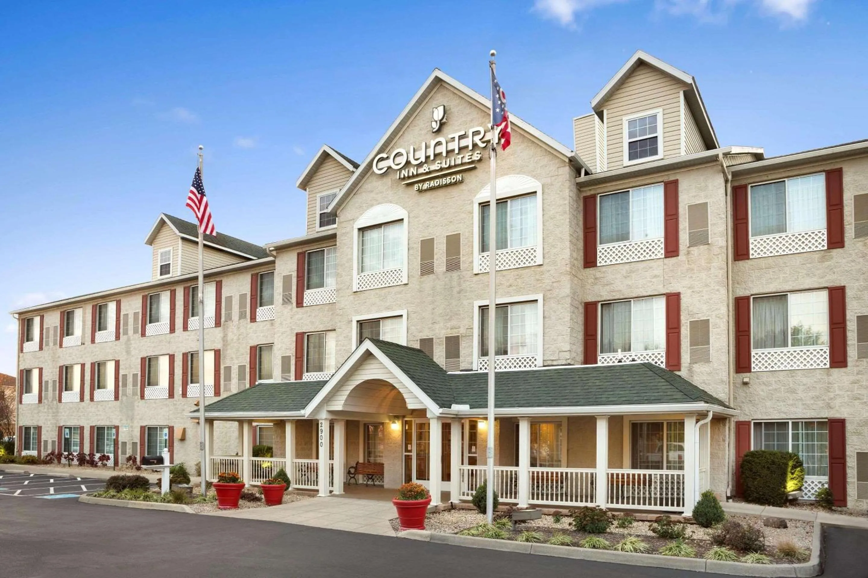 Property building in Country Inn & Suites by Radisson, Columbus Airport, OH