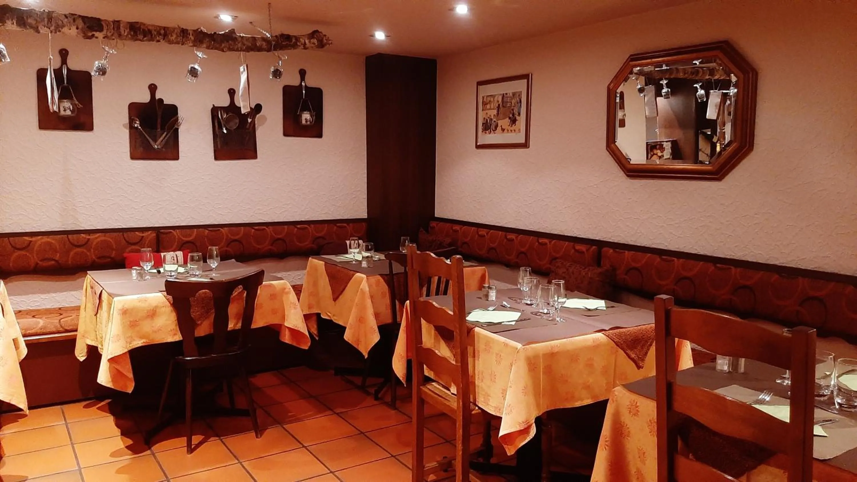 Restaurant/places to eat in Hôtel Restaurant Aux Deux Roses