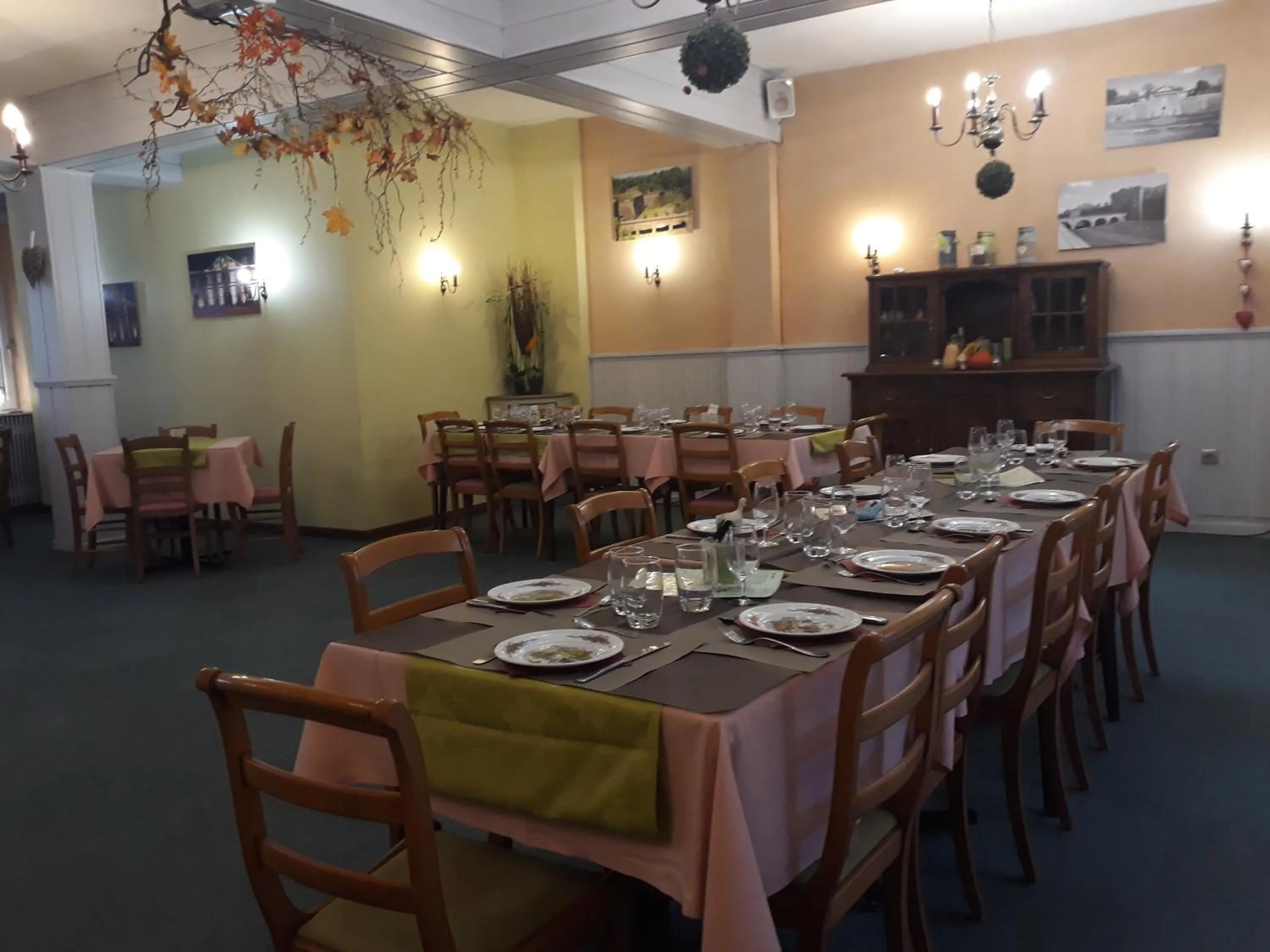 Hôtel Restaurant Aux Deux Roses