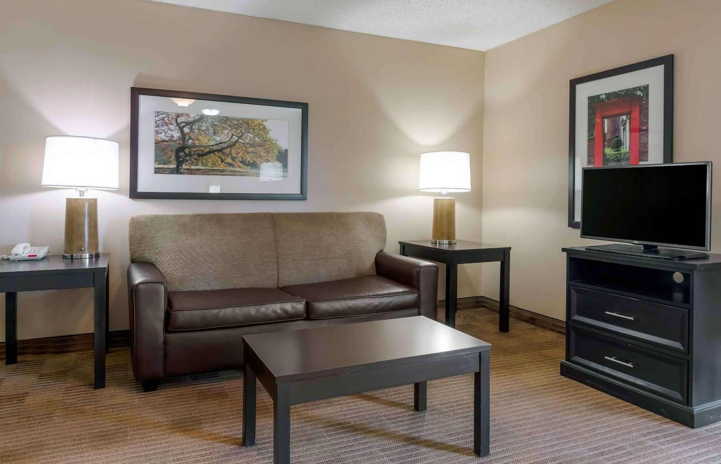 Bedroom in Extended Stay America Select Suites - Dallas - Farmers Branch