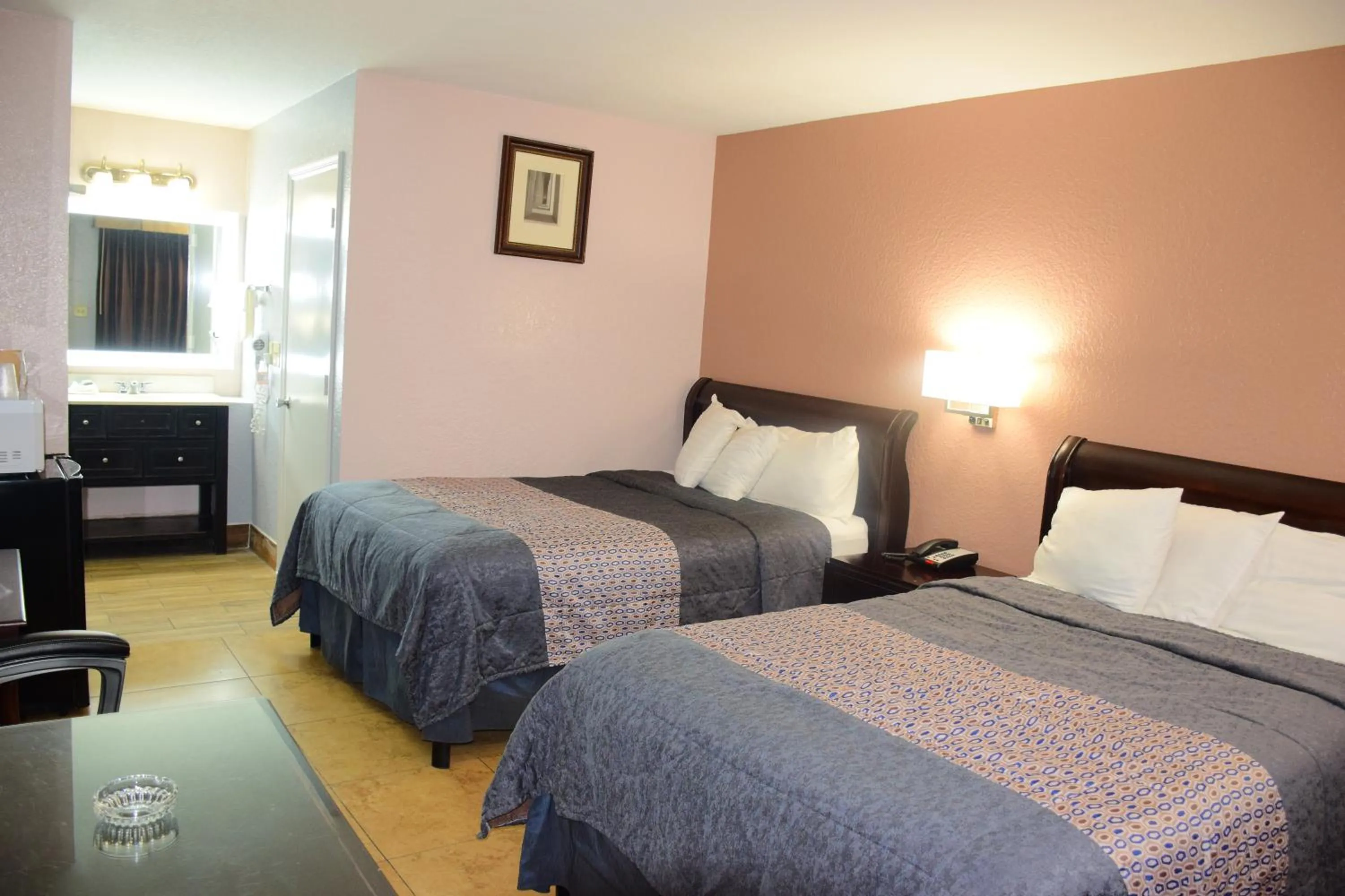 Bed in Flamingo Motel