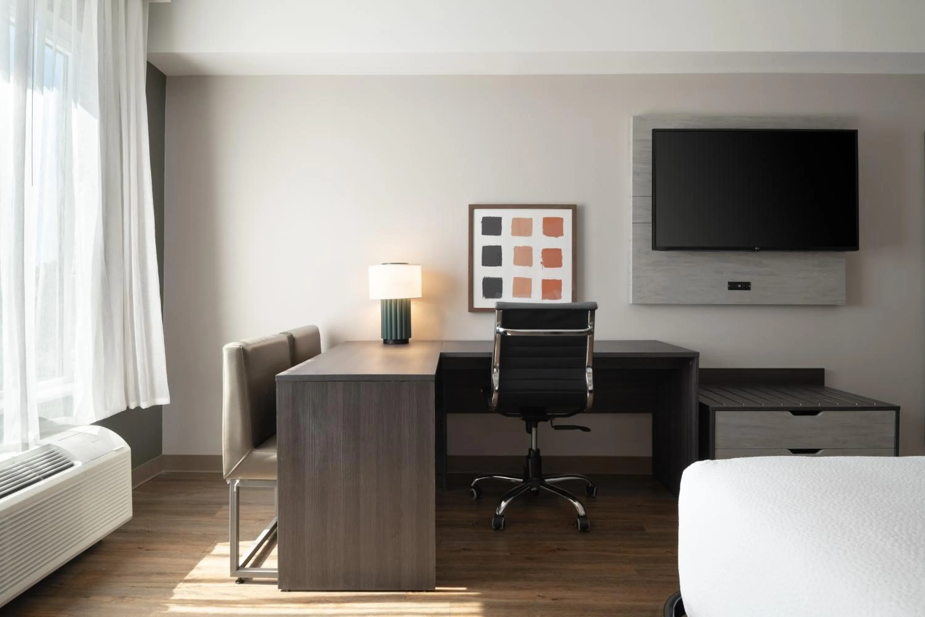 Seating area, Bed in Best Western Sugar Sands Inn & Suites