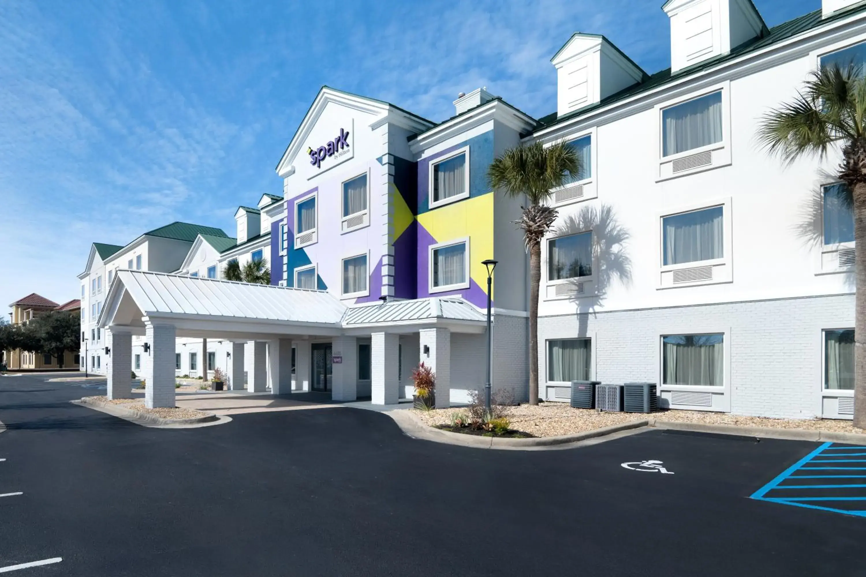 Property building in Spark by Hilton Destin Property building in Spark by Hilton Destin