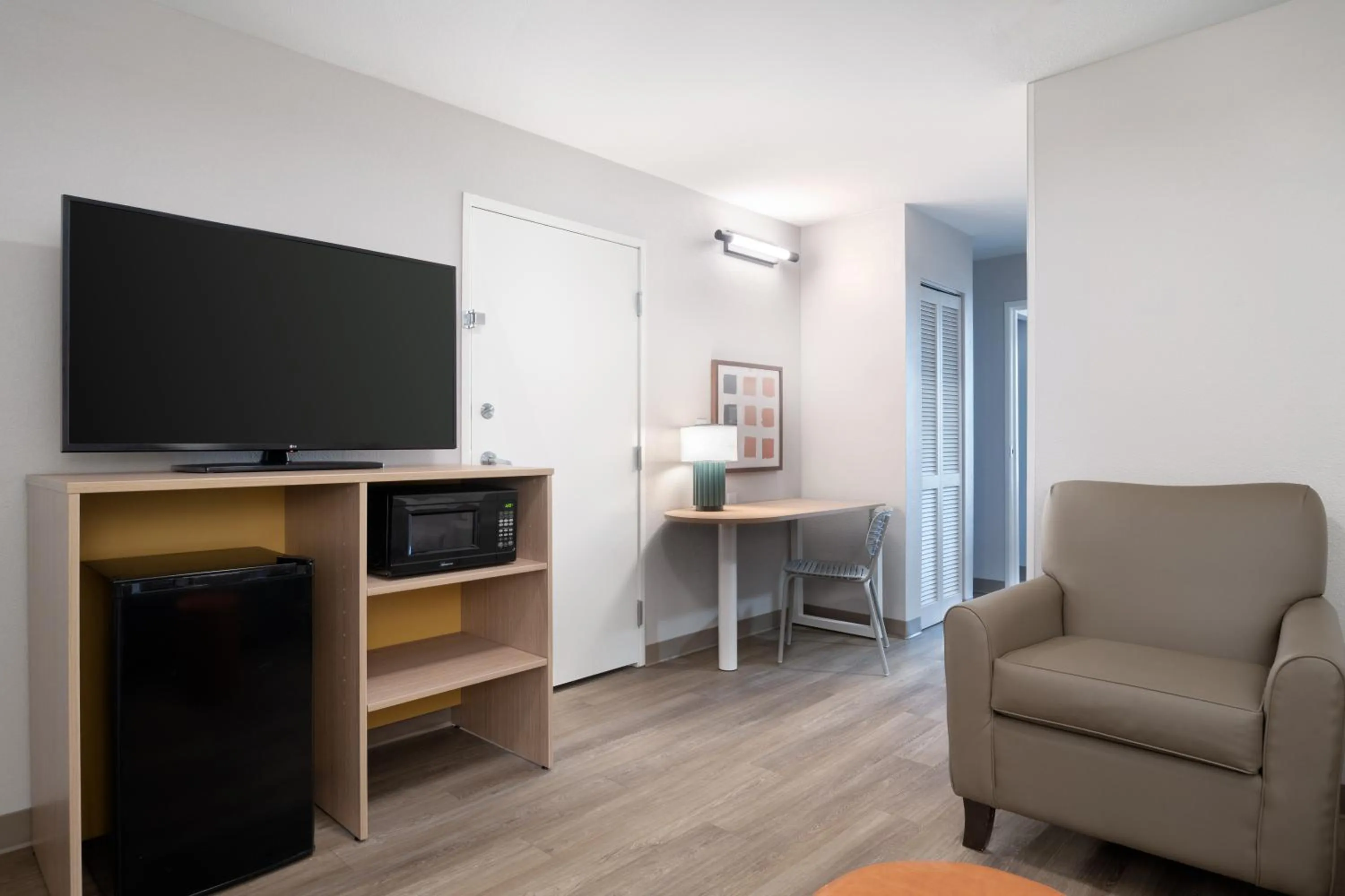 Living room in Best Western Sugar Sands Inn & Suites