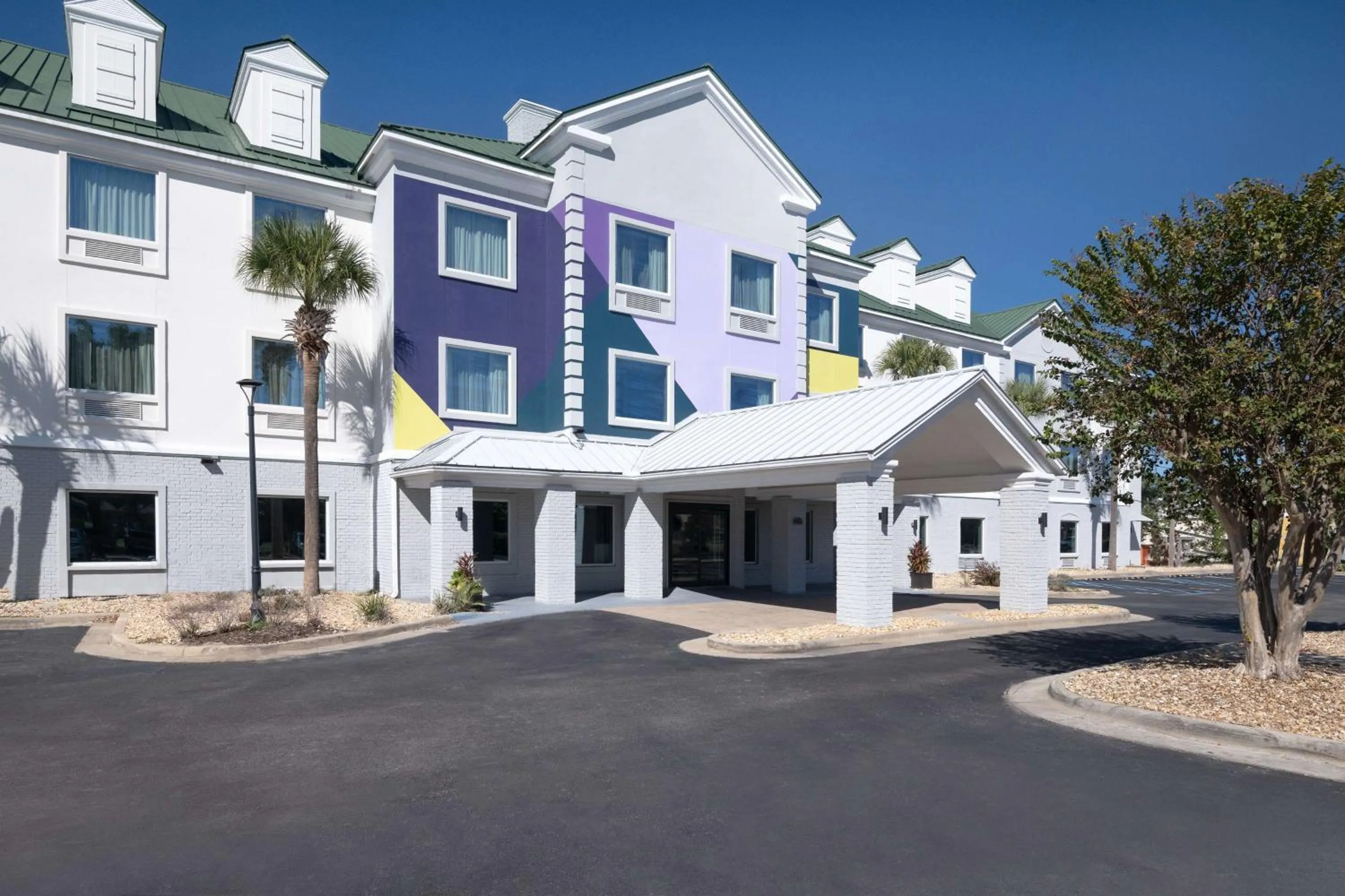 Property building in Best Western Sugar Sands Inn & Suites