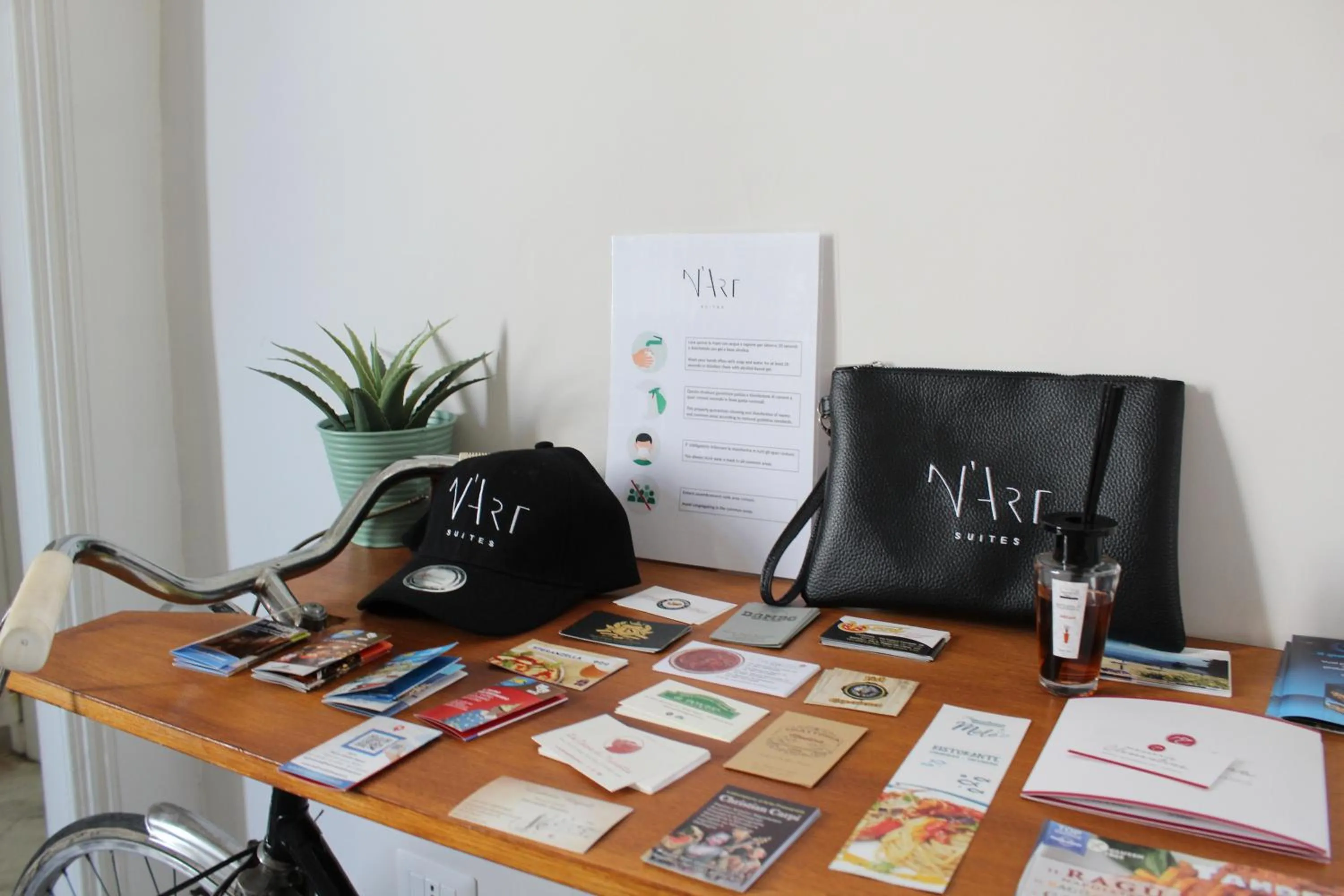 Lobby or reception in N'Art Suites - Napoli