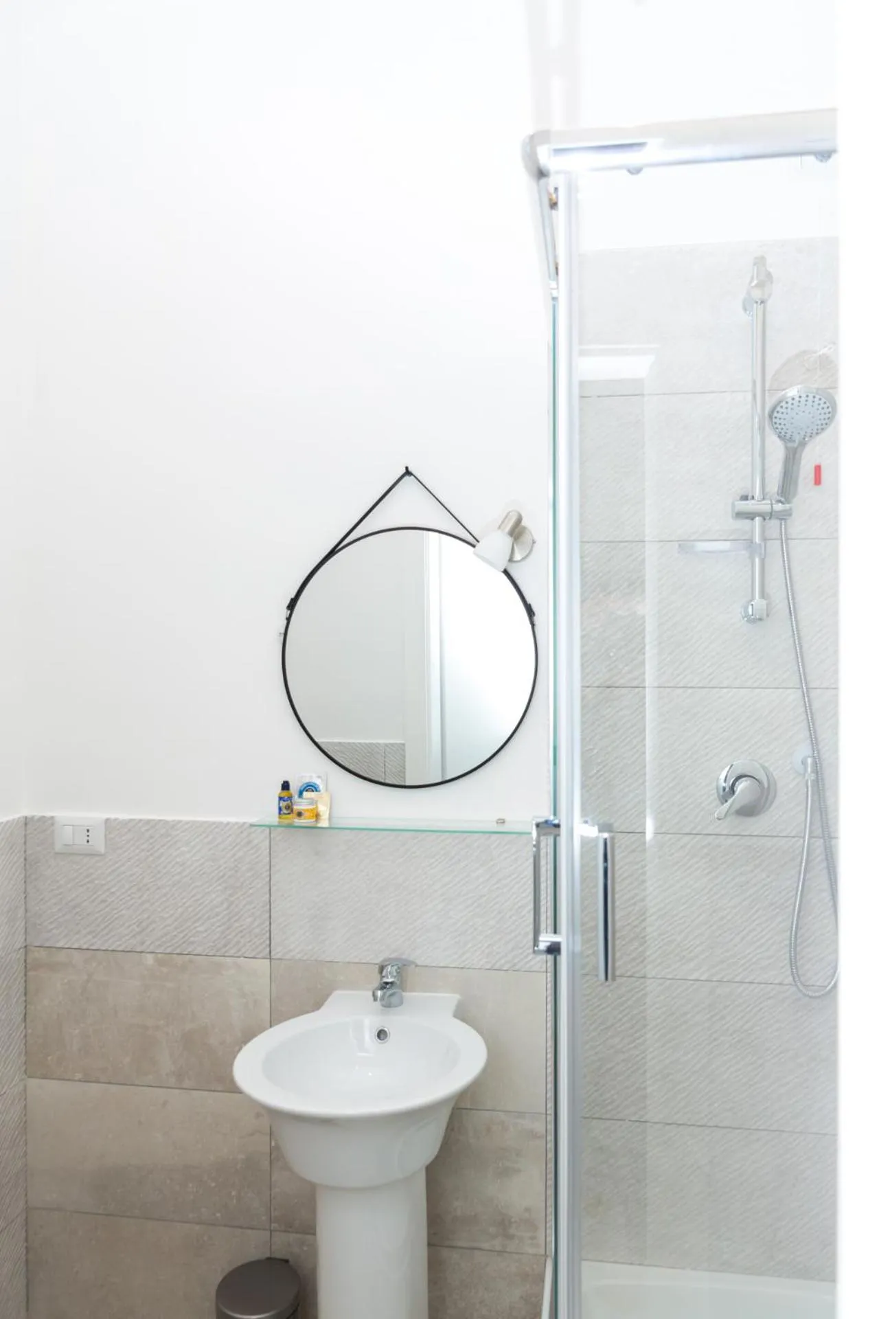 Shower in N'Art Suites - Napoli