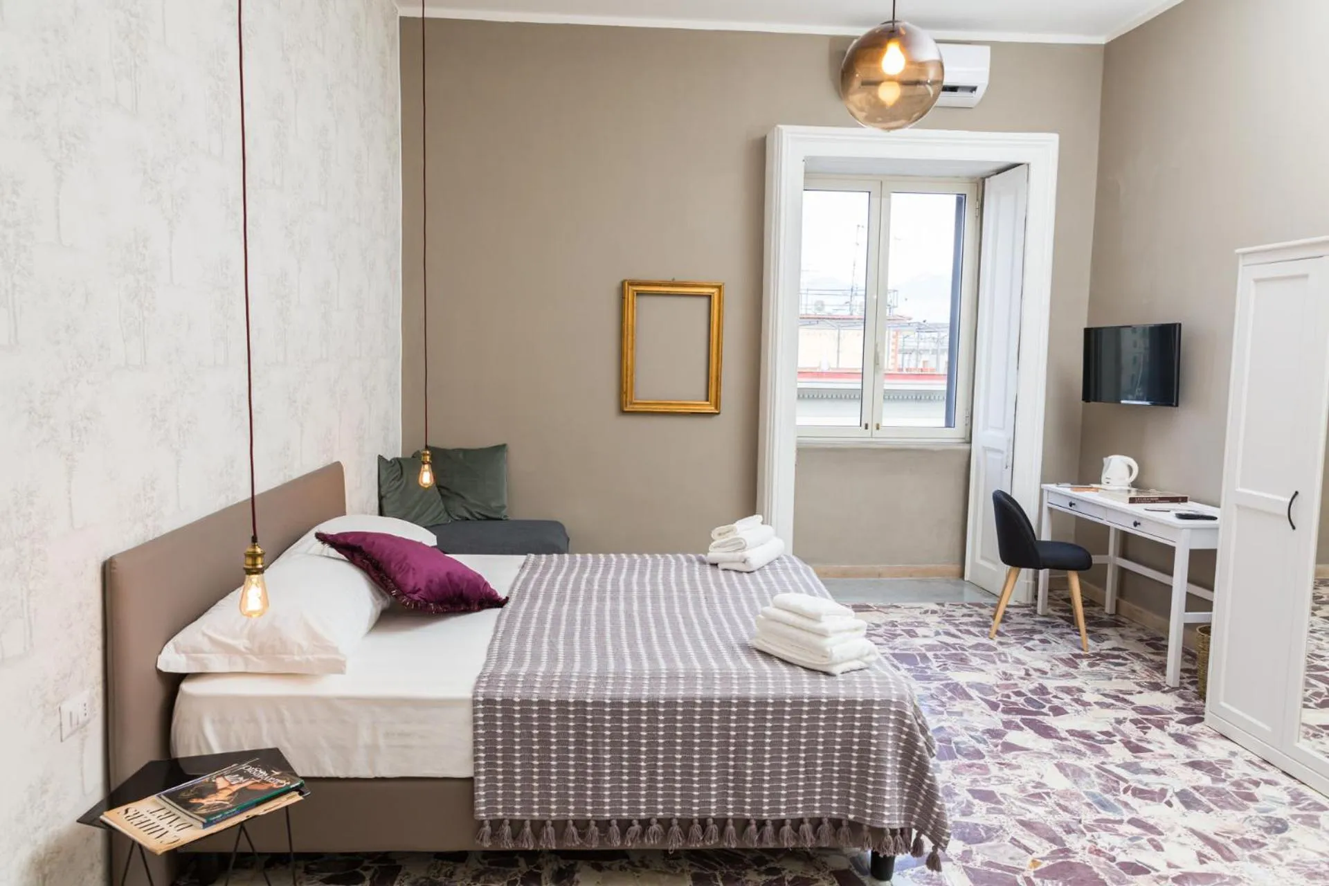 Bed in N'Art Suites - Napoli