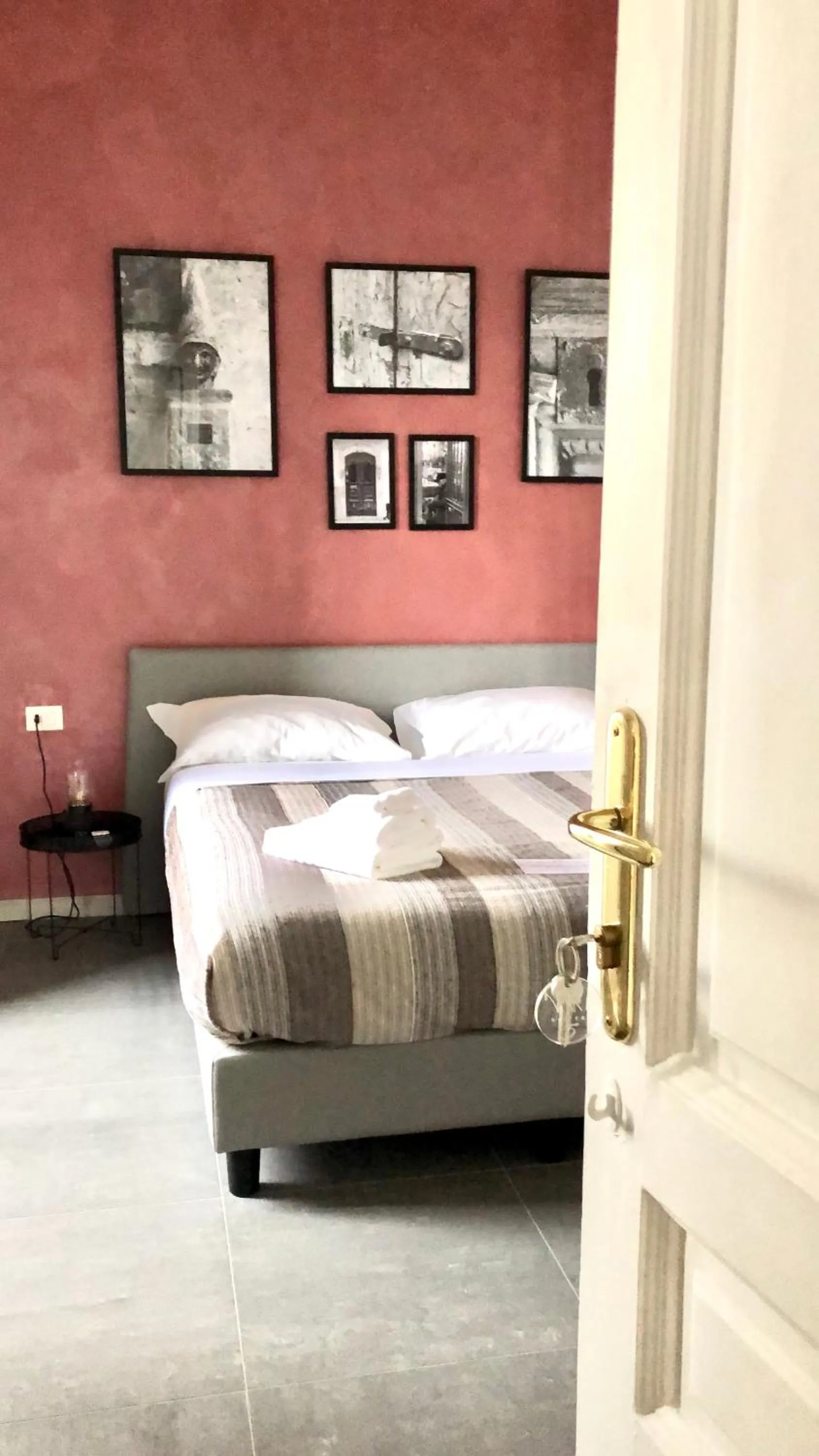 Photo of the whole room, Bed in N'Art Suites - Napoli
