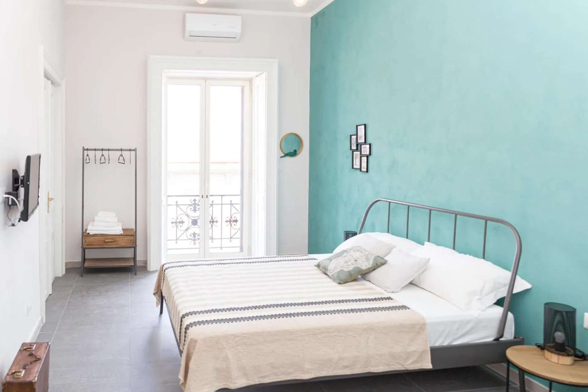 Bed in N'Art Suites - Napoli