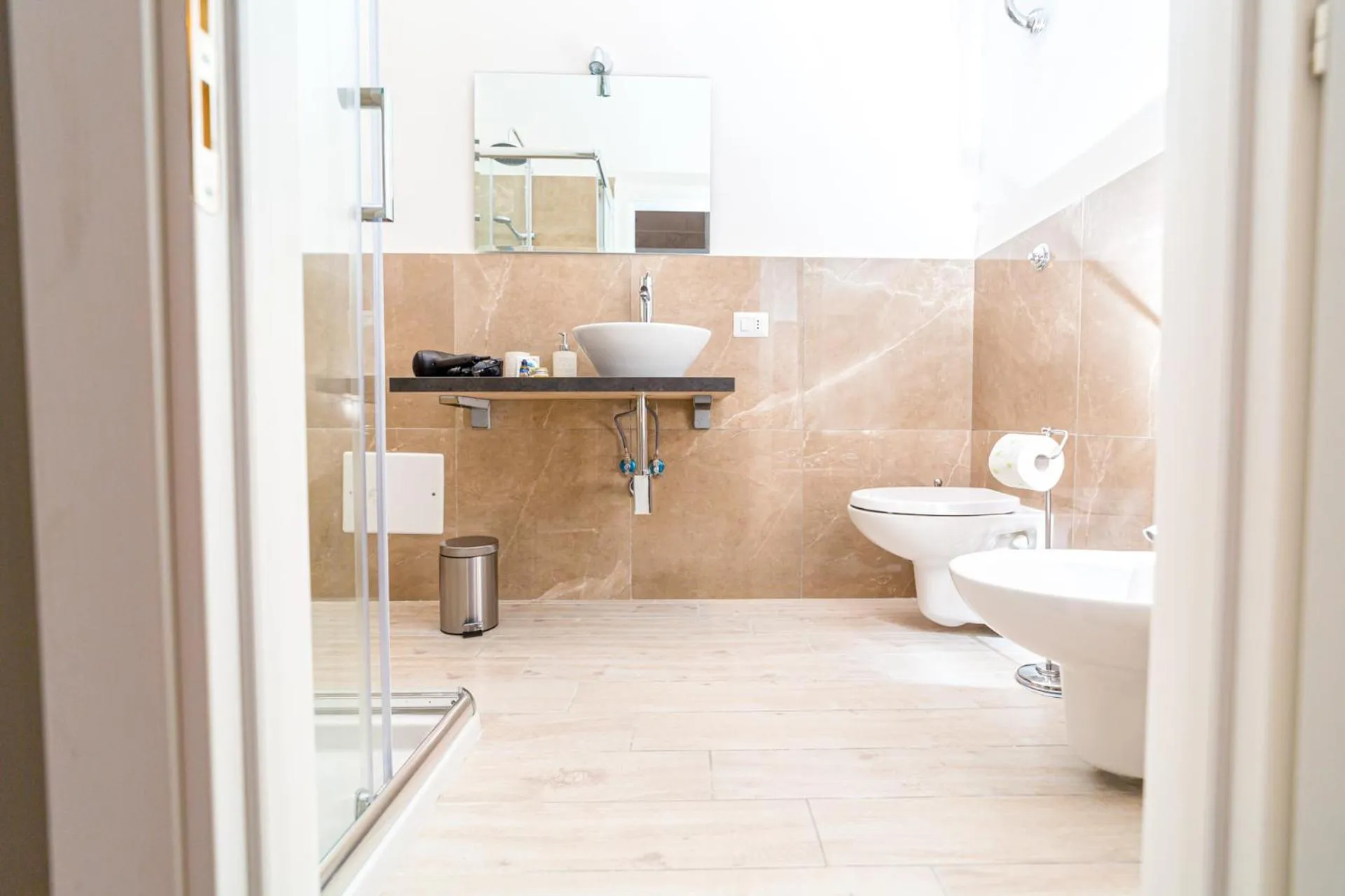 Shower in N'Art Suites - Napoli