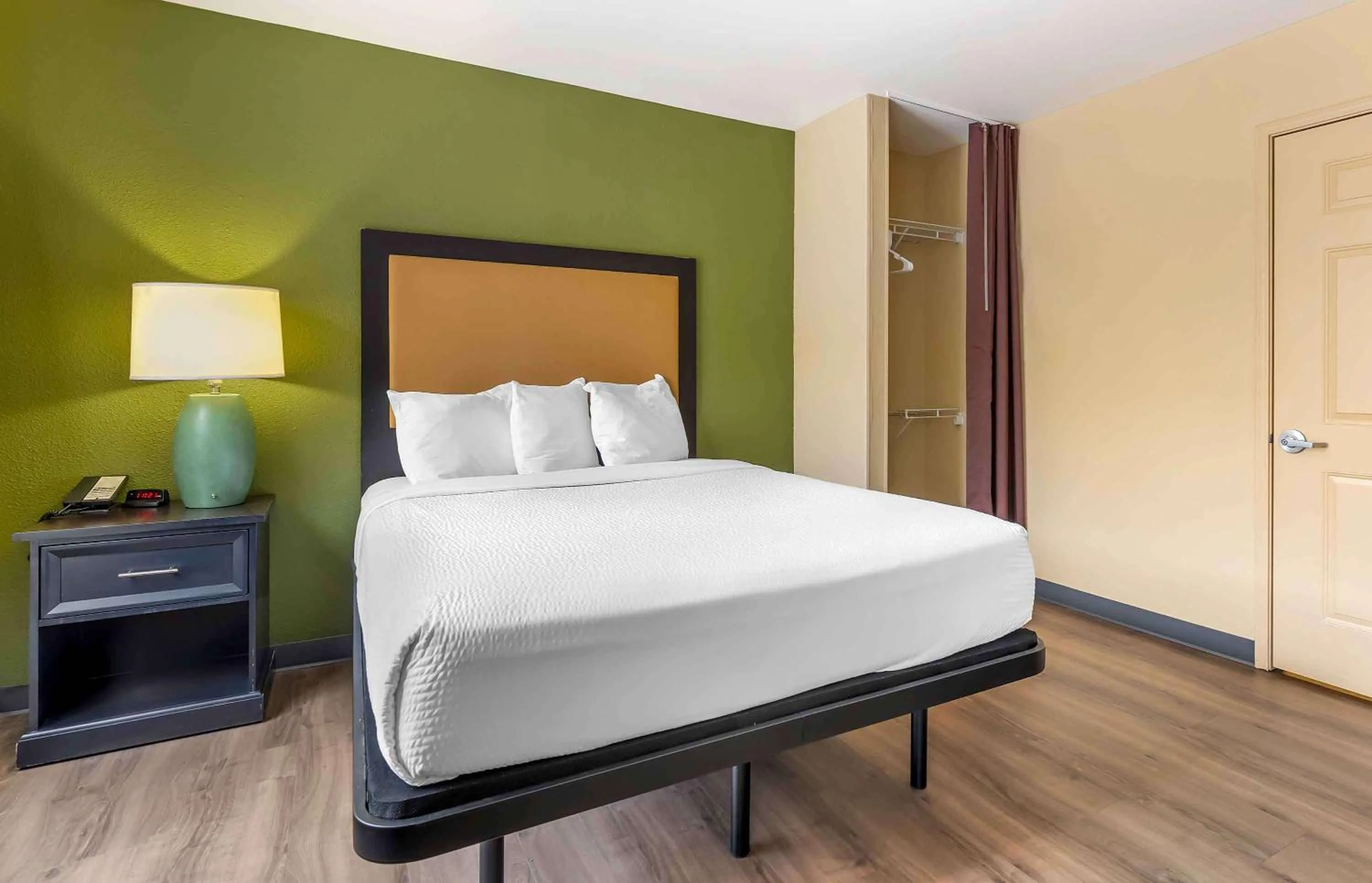 Bedroom, Bed in Extended Stay America Suites - Columbus - Tuttle