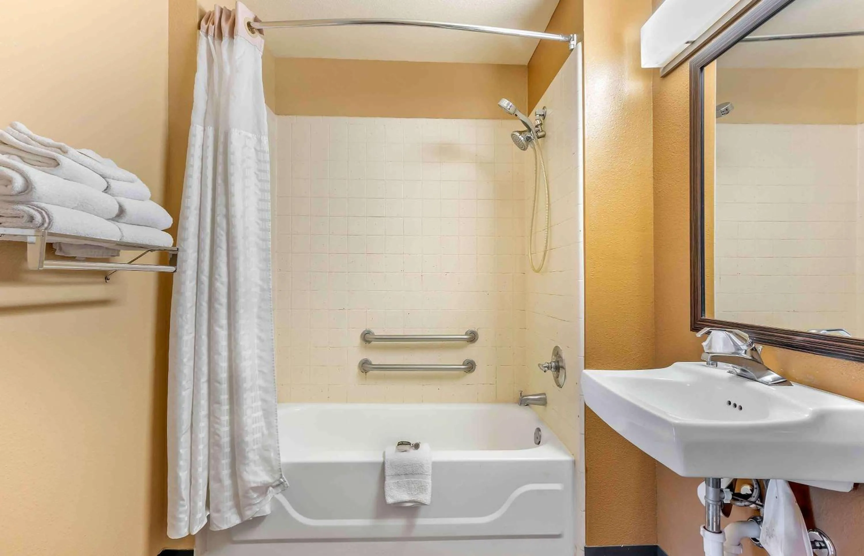Bathroom in Extended Stay America Suites - Columbus - Tuttle