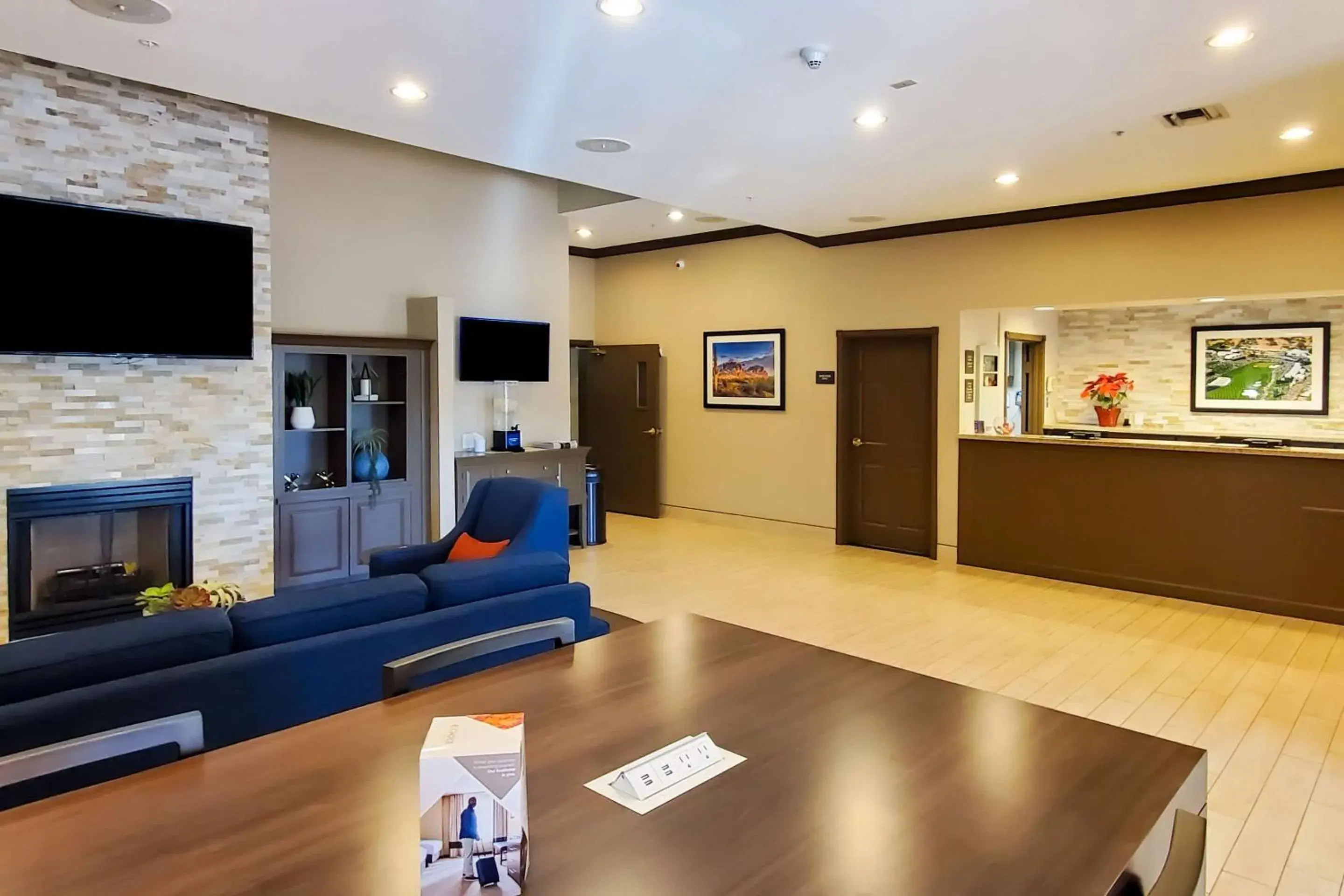 Lobby or reception, Lobby/Reception in Comfort Inn & Suites Tempe Phoenix Sky Harbor Airport