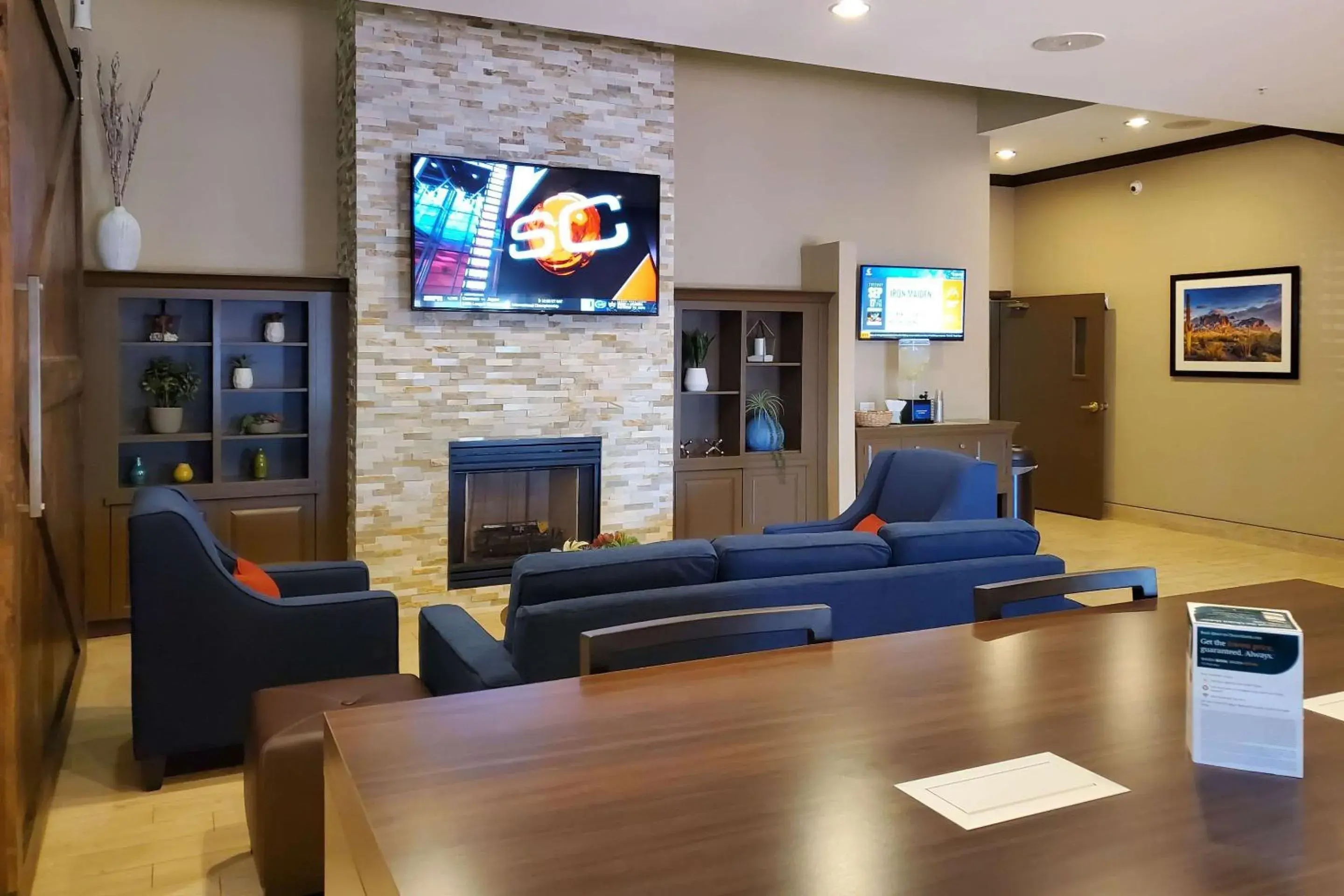Lobby or reception, Lounge/Bar in Comfort Inn & Suites Tempe Phoenix Sky Harbor Airport