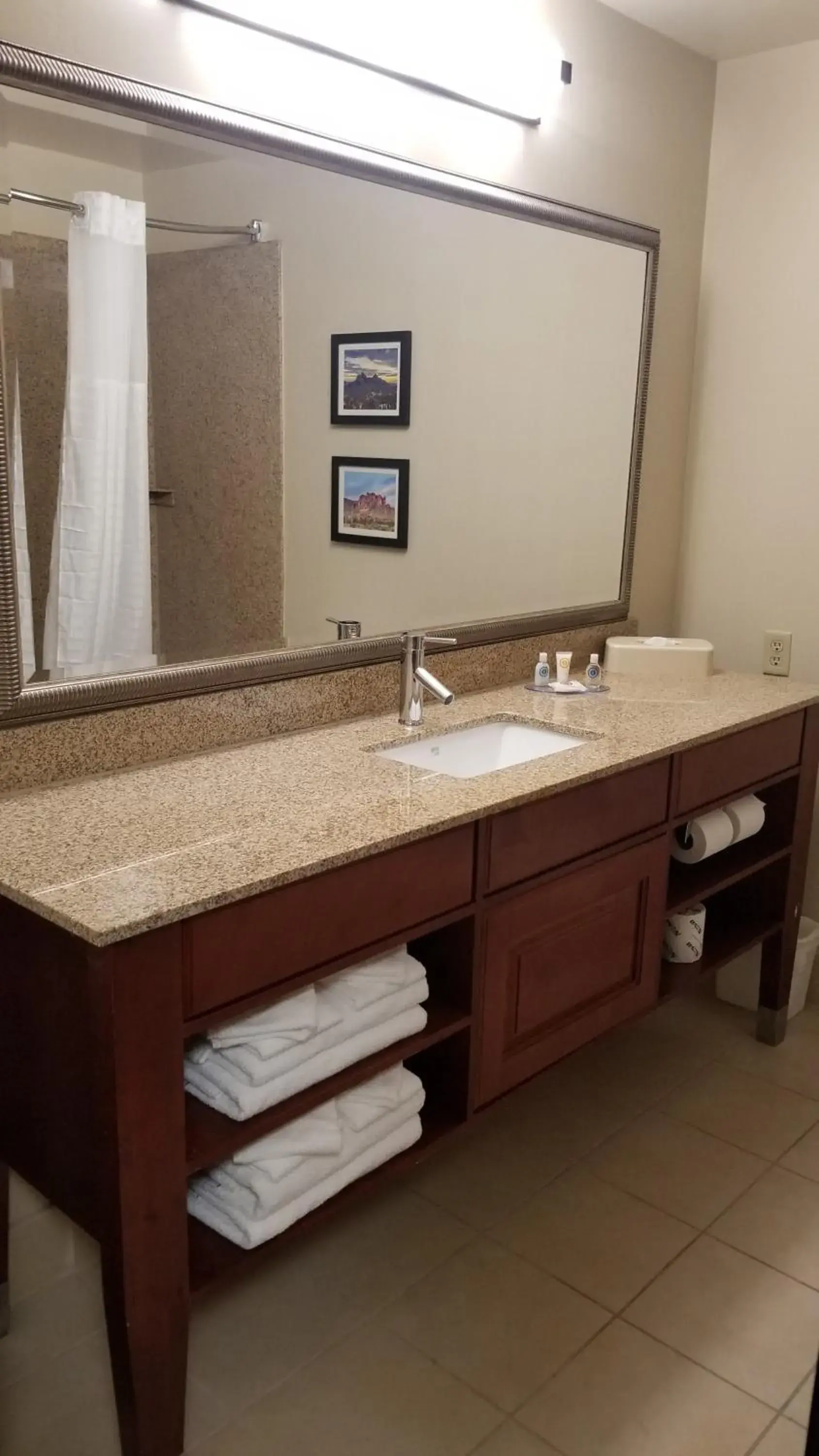 Bathroom in Comfort Inn & Suites Tempe Phoenix Sky Harbor Airport