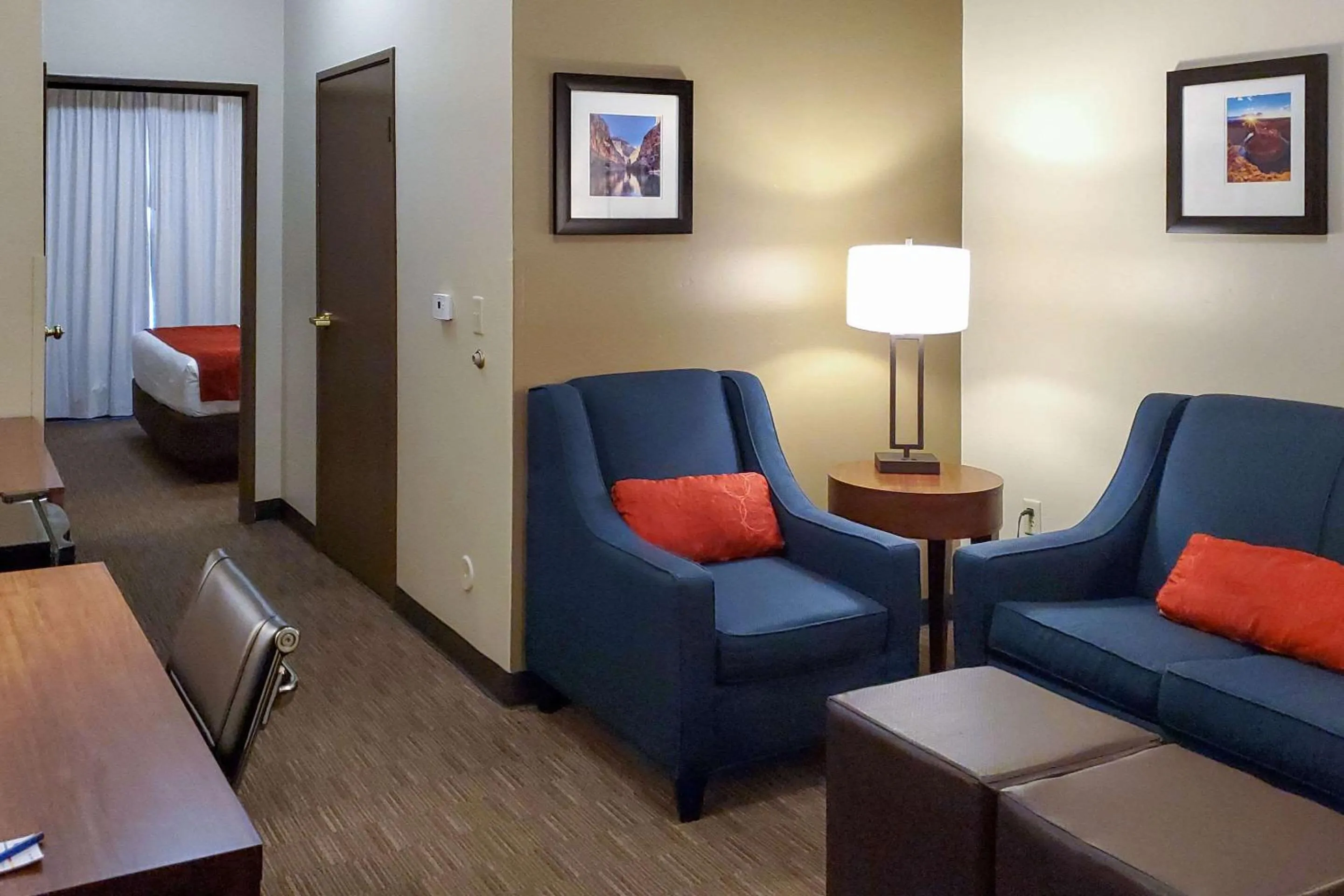 Photo of the whole room in Comfort Inn & Suites Tempe Phoenix Sky Harbor Airport