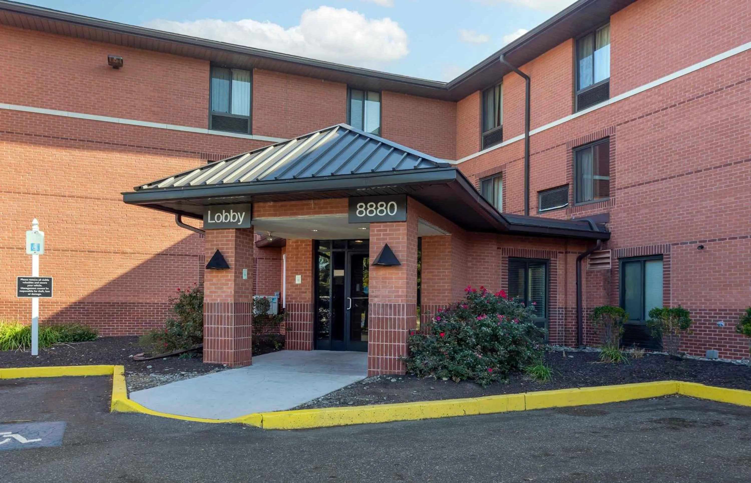 Property building in Extended Stay America Suites - Philadelphia - Airport - Bartram Ave