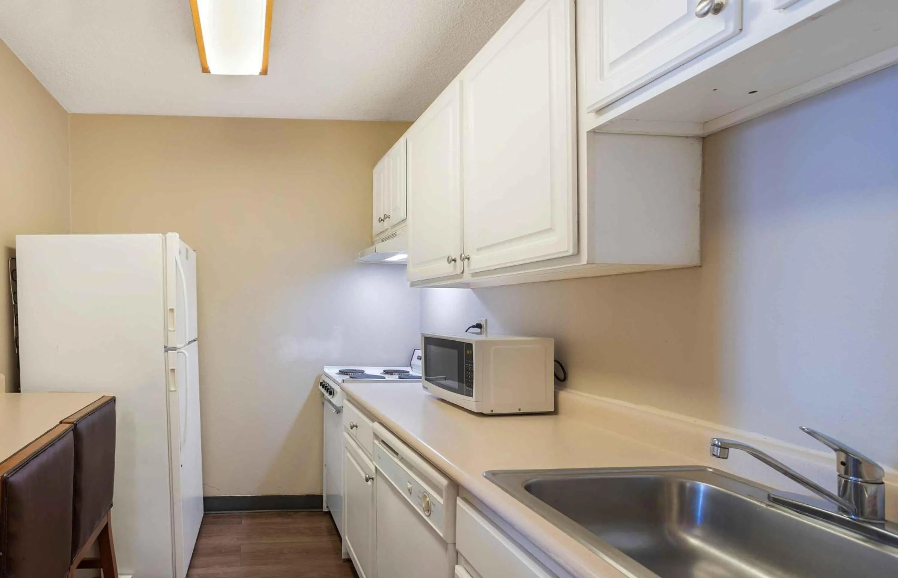 Kitchen or kitchenette in Extended Stay America Suites - Philadelphia - Airport - Bartram Ave
