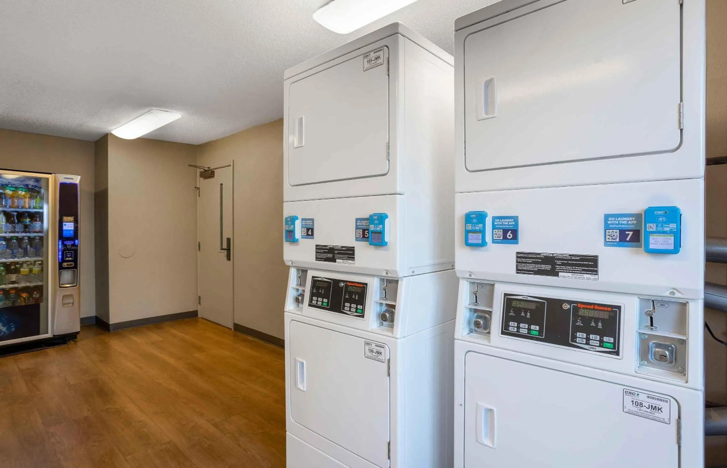 Property building in Extended Stay America Suites - Philadelphia - Airport - Bartram Ave