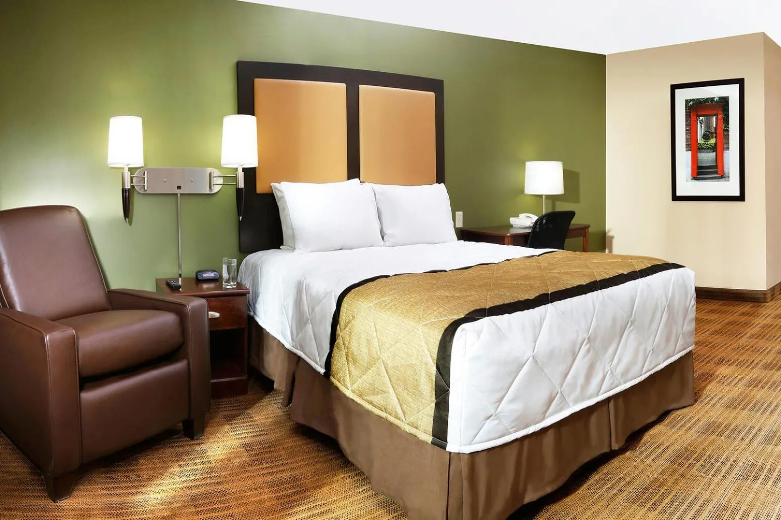 Bed in Extended Stay America Suites - Philadelphia - Airport - Bartram Ave
