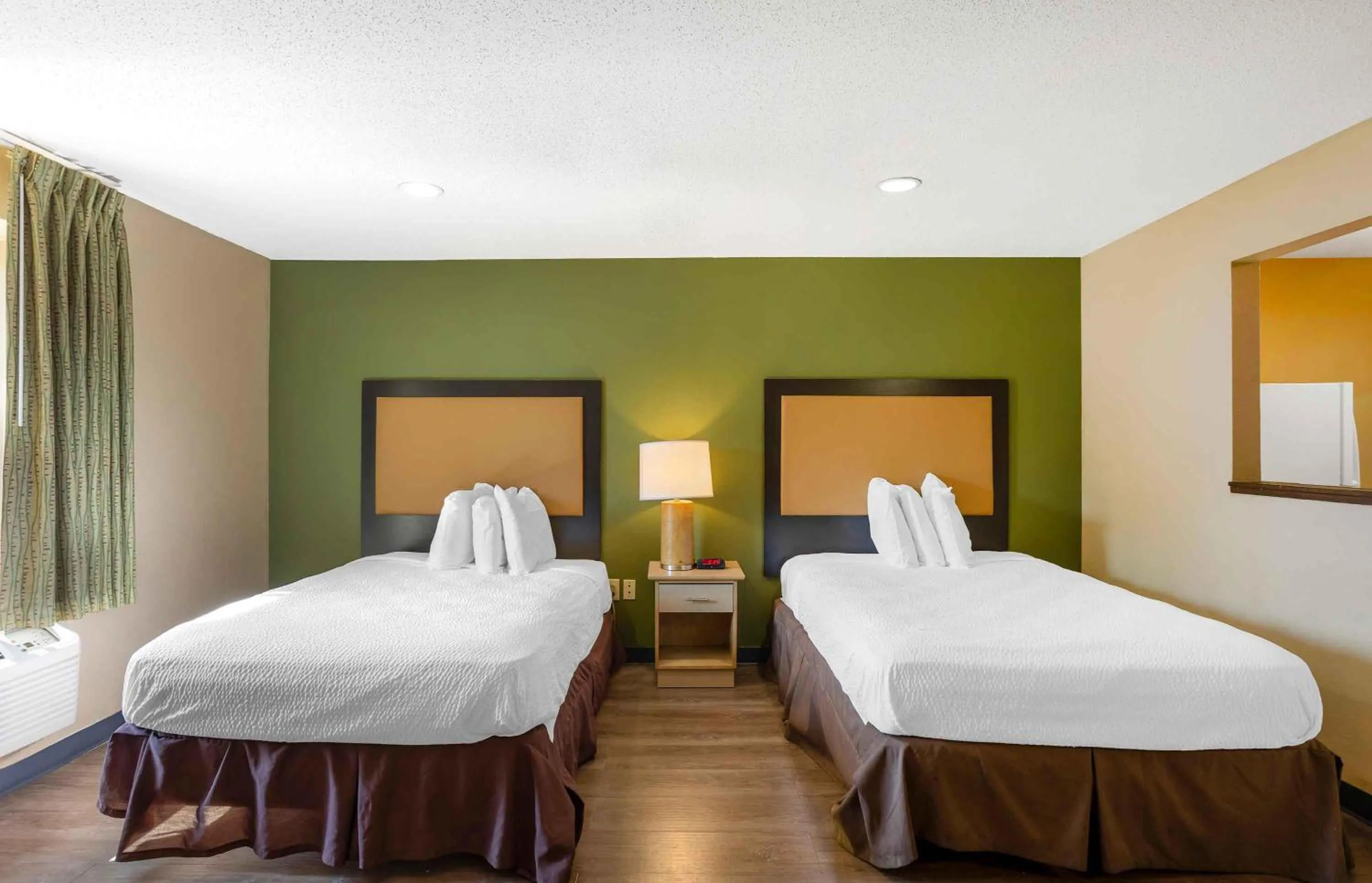 Bedroom, Bed in Extended Stay America Suites - Philadelphia - Airport - Bartram Ave