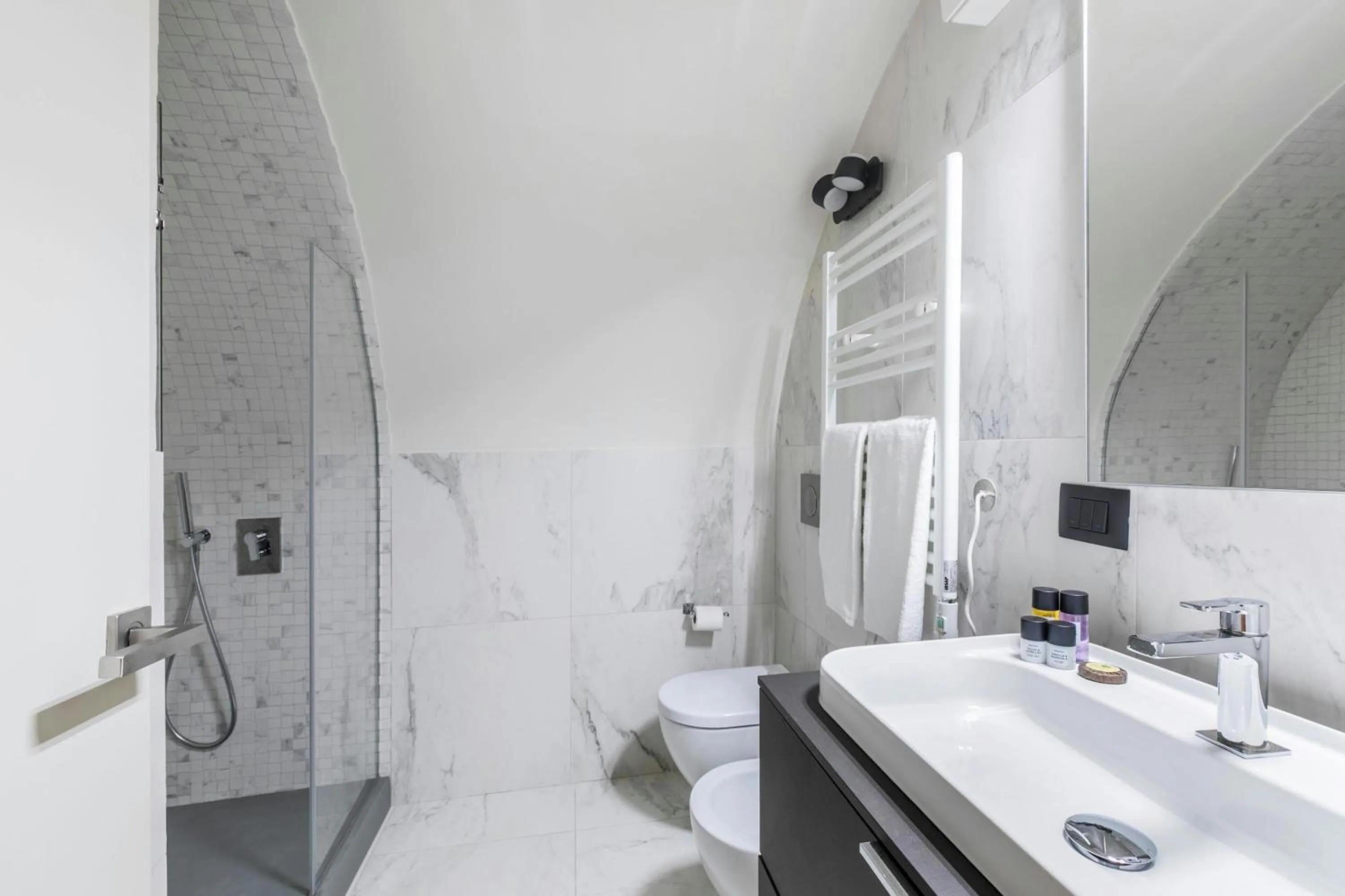 Bathroom in Sonder by Marriott Bonvoy Trastevere Apartments Piazza Trilussa