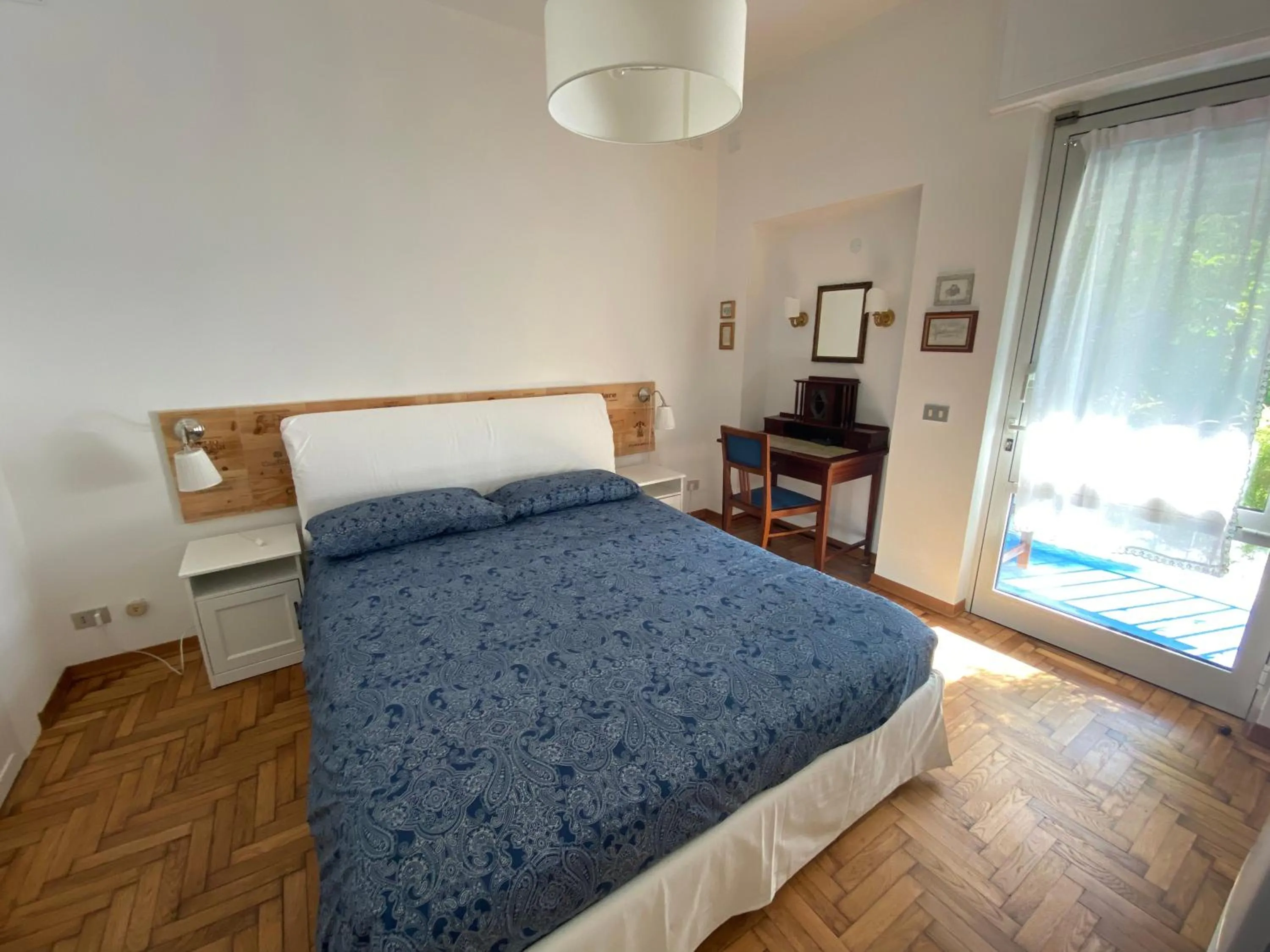 Photo of the whole room, Bed in B&B and Sail