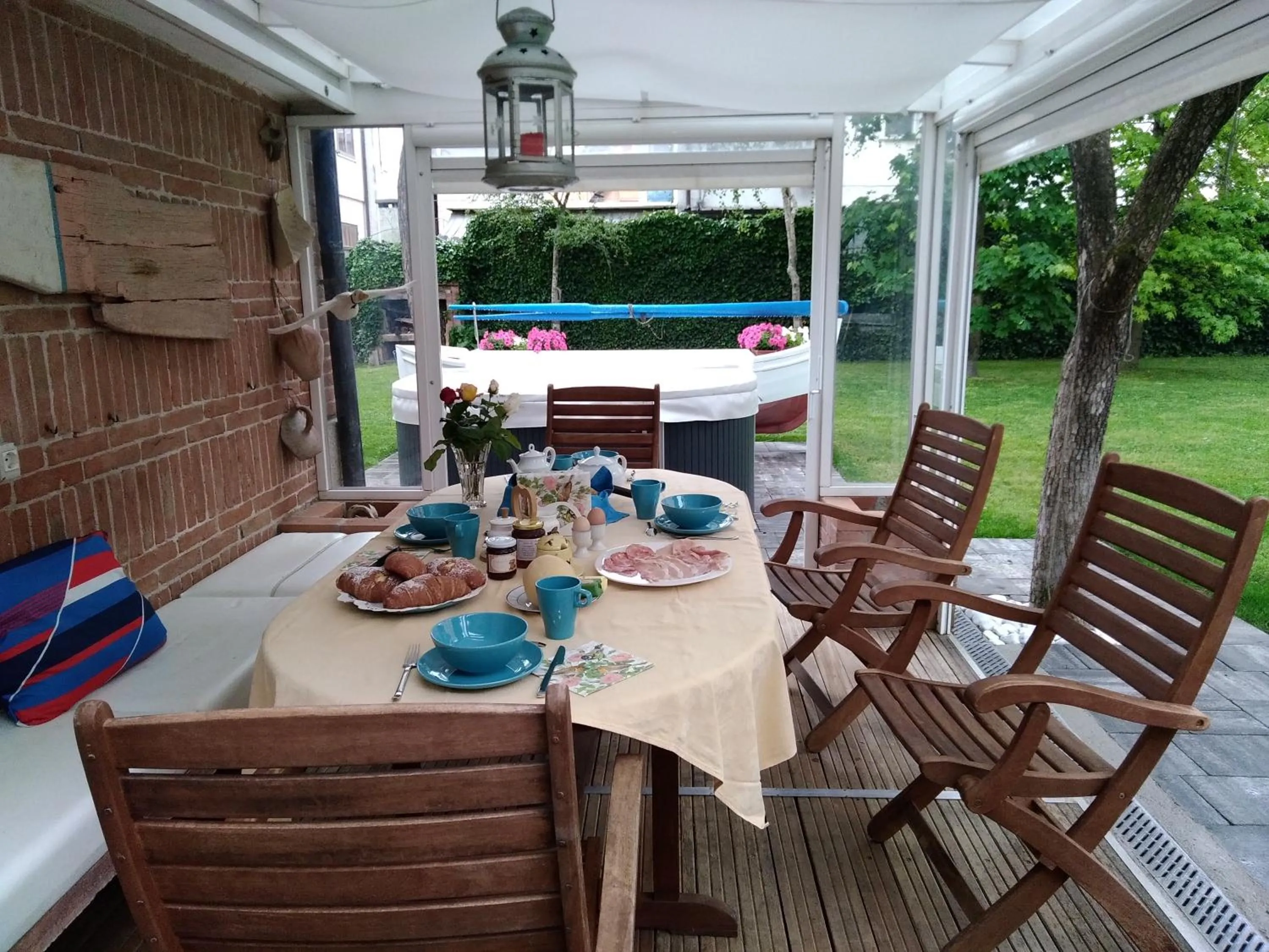 Garden in B&B and Sail