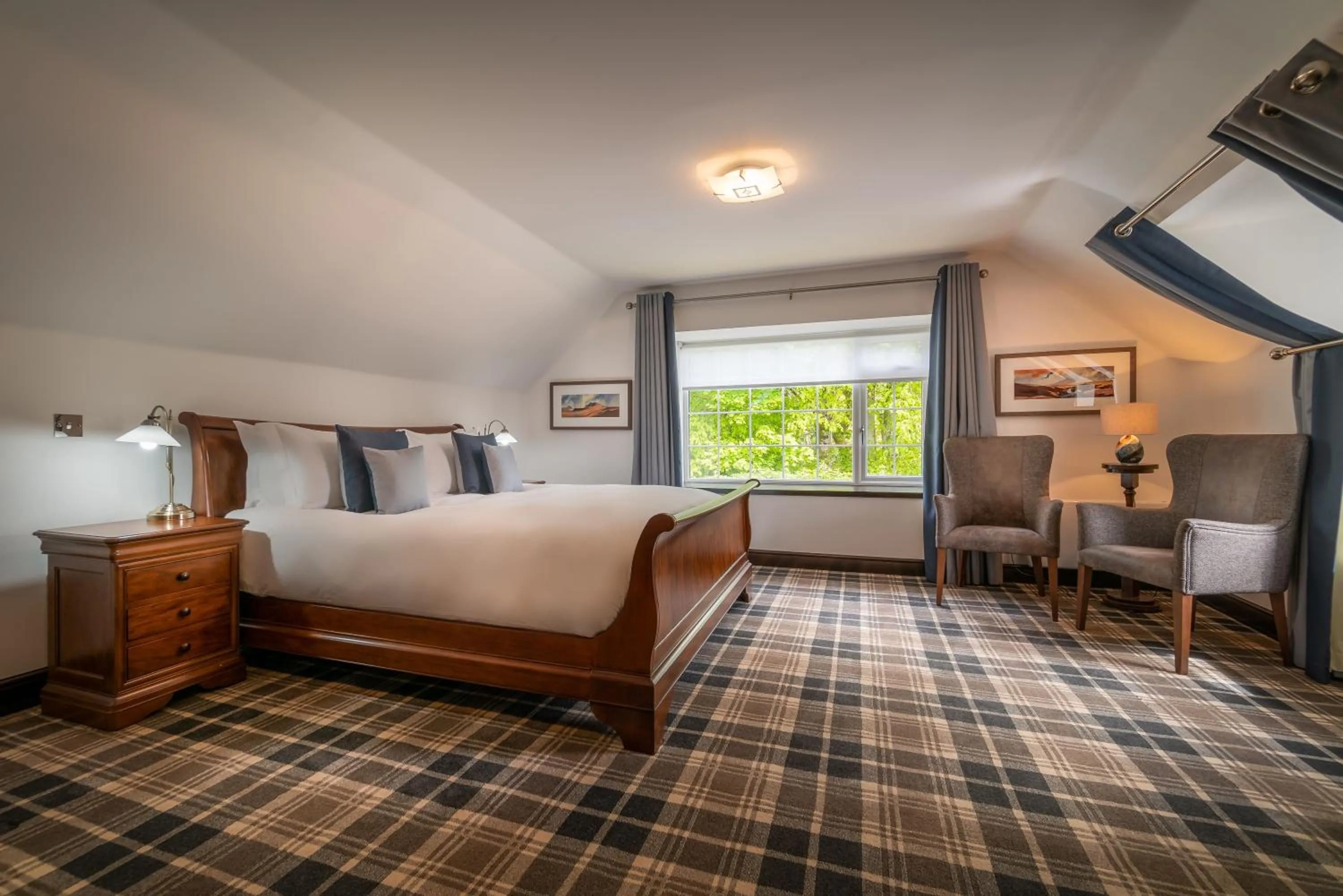 Photo of the whole room, Bed in Edinbane Lodge