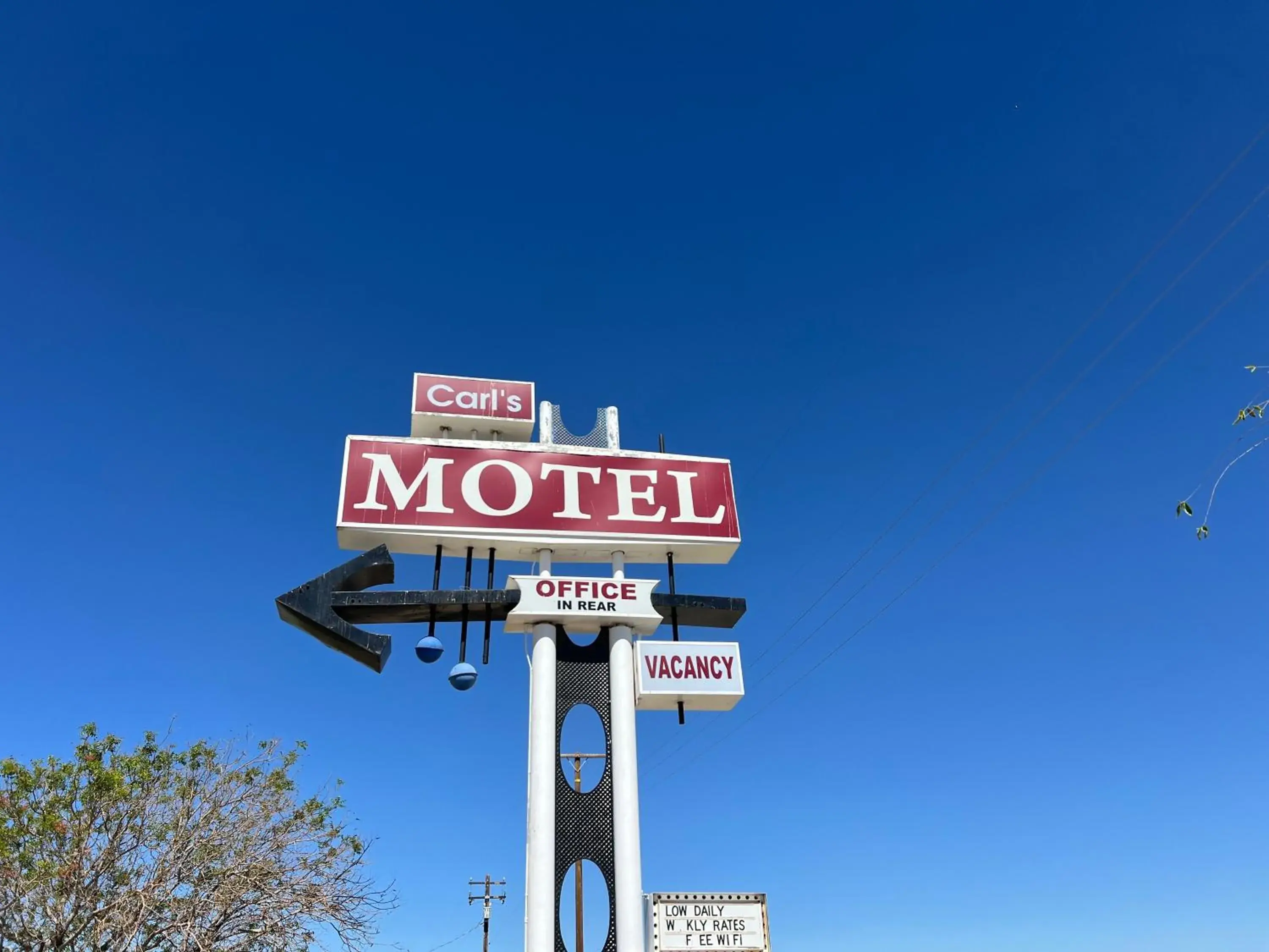 Facade/entrance in Carl's Motel Facade/entrance in Carl's Motel