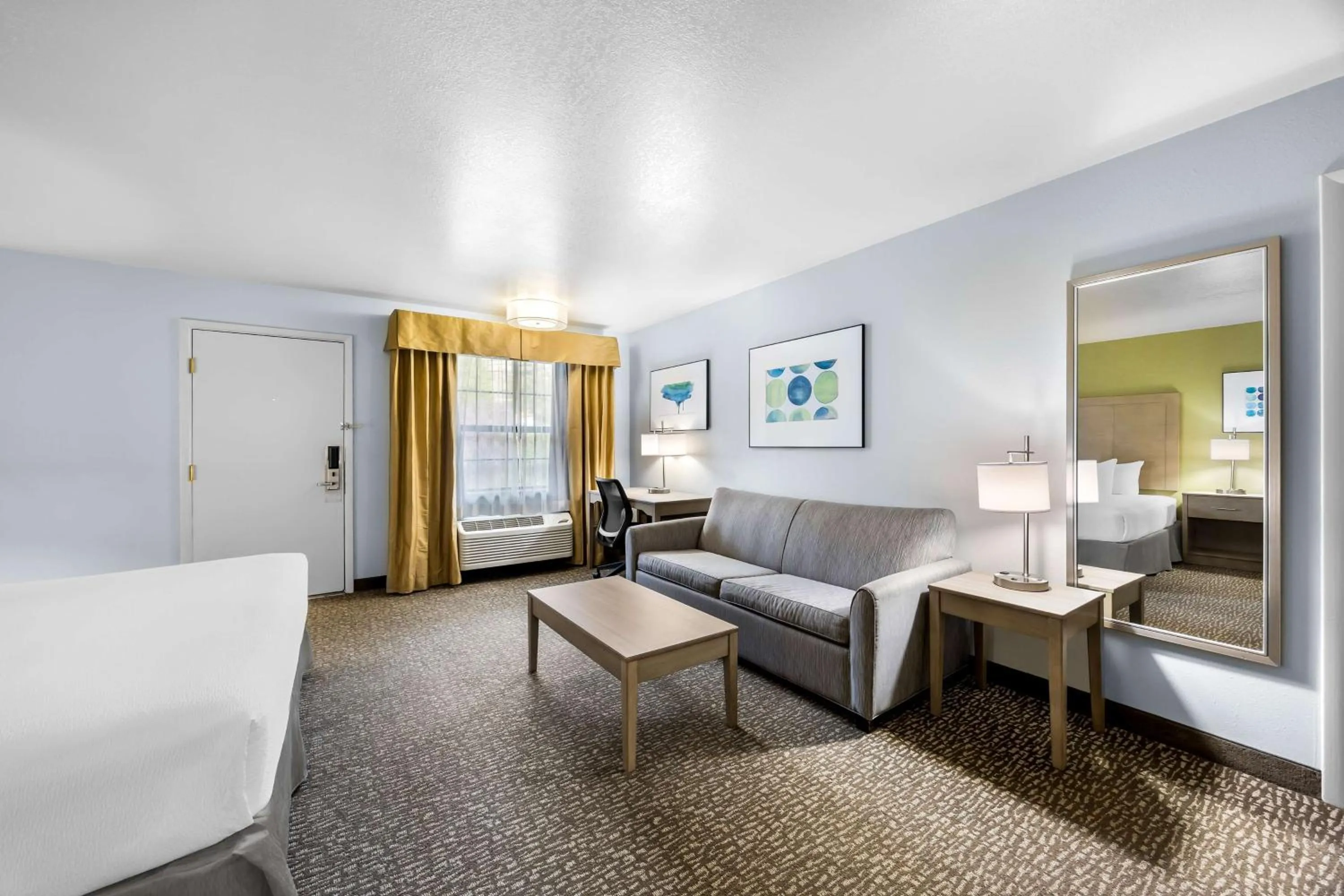 Photo of the whole room, Bed in Best Western Grants Pass Inn