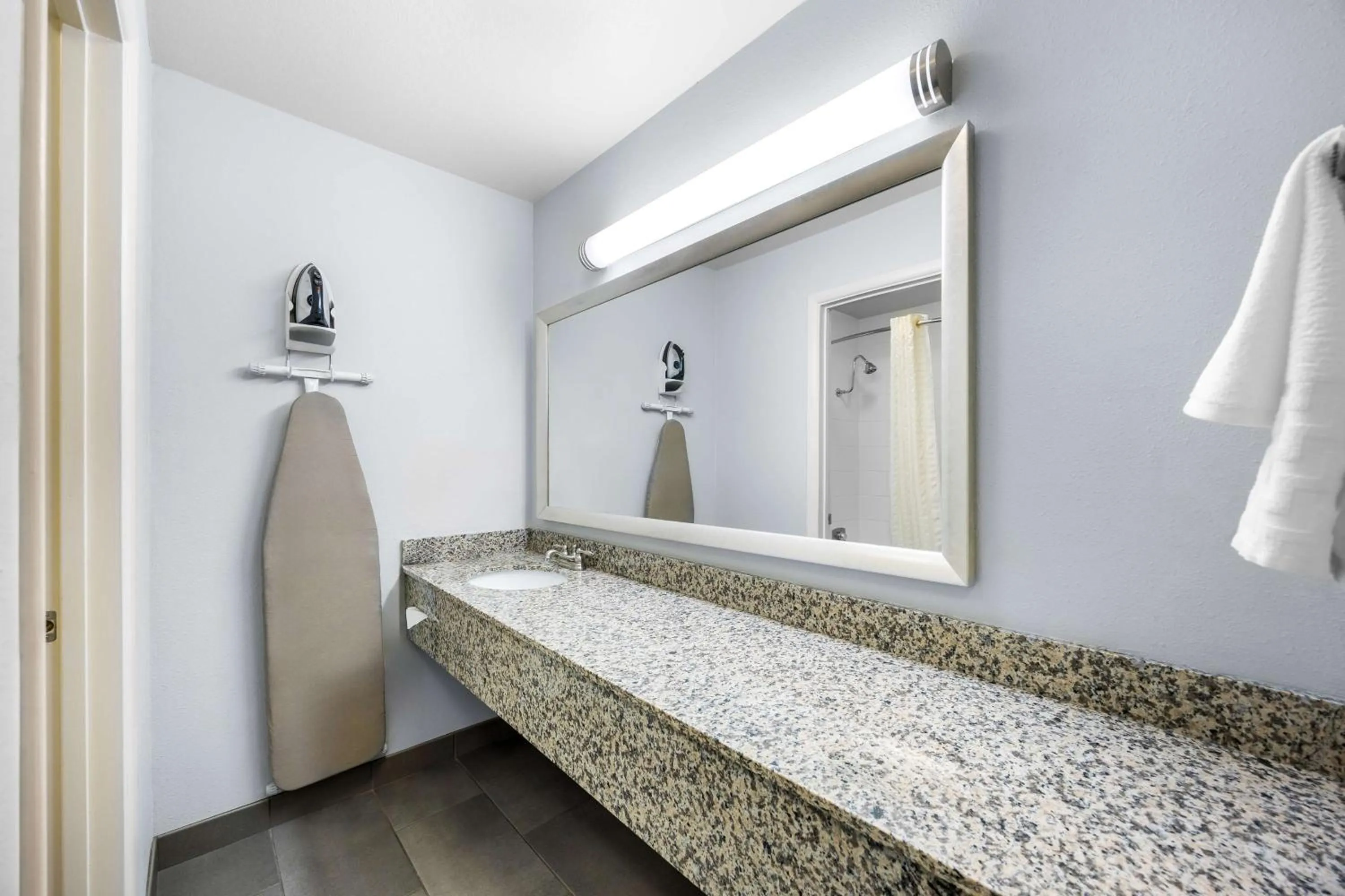 Bathroom in Best Western Grants Pass Inn