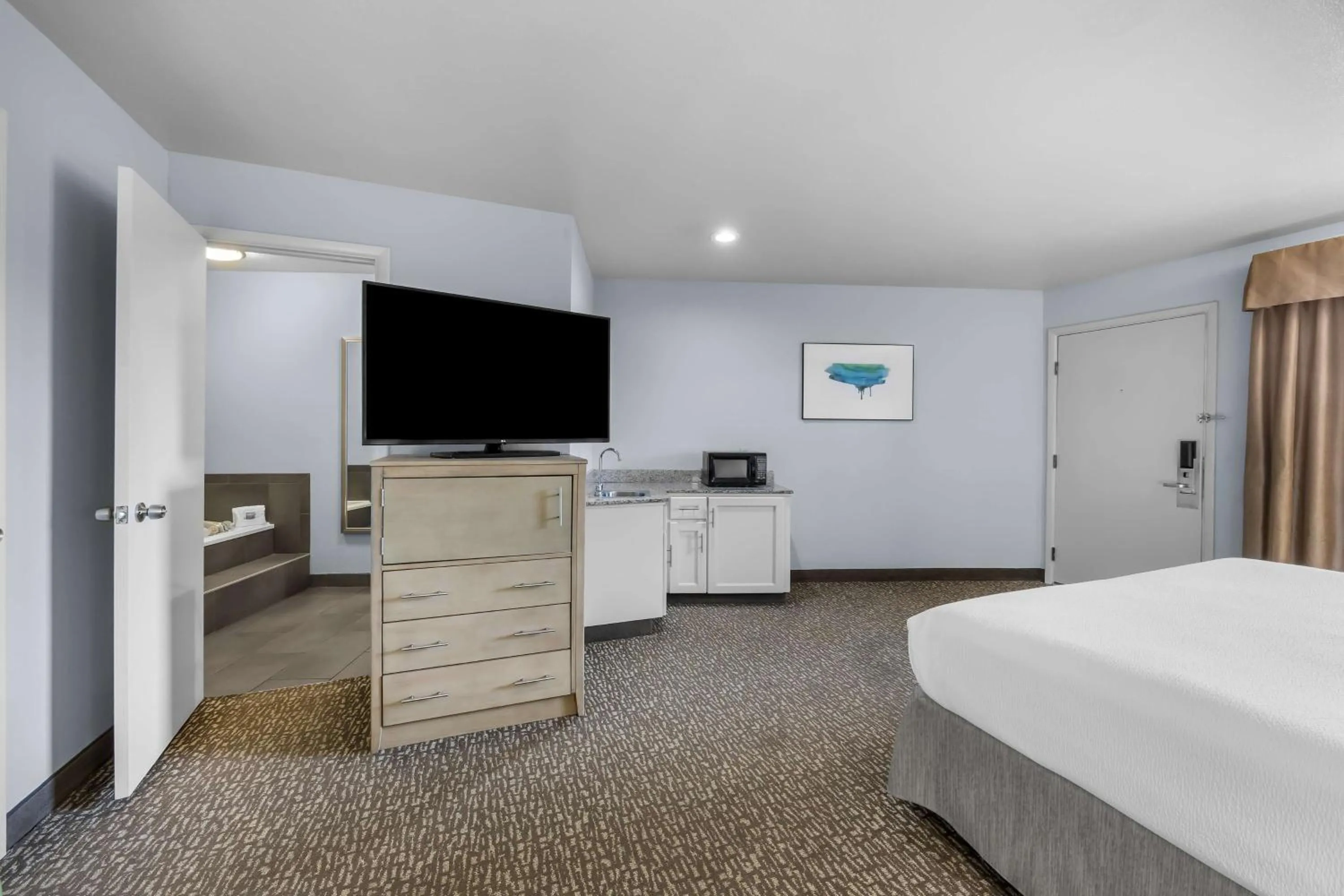 Photo of the whole room, Bed in Best Western Grants Pass Inn