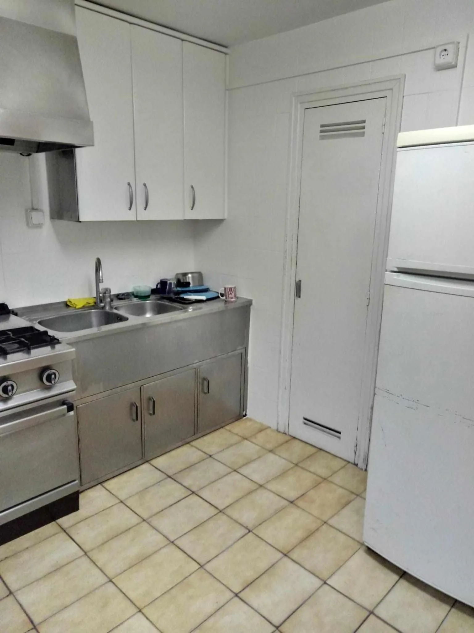 Communal kitchen in Residencia 12 OCTUBRE