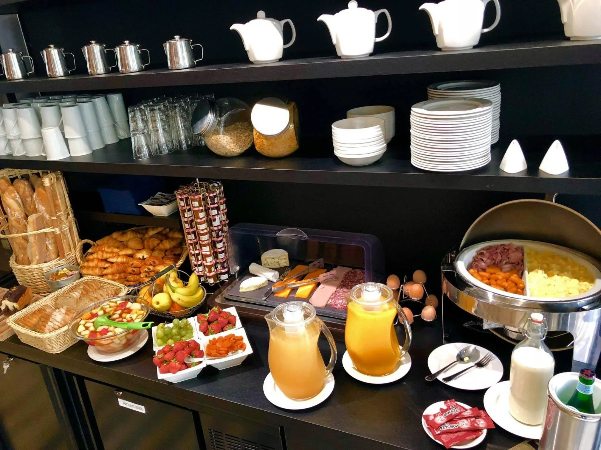 Breakfast in Hotel Art Deco Euralille