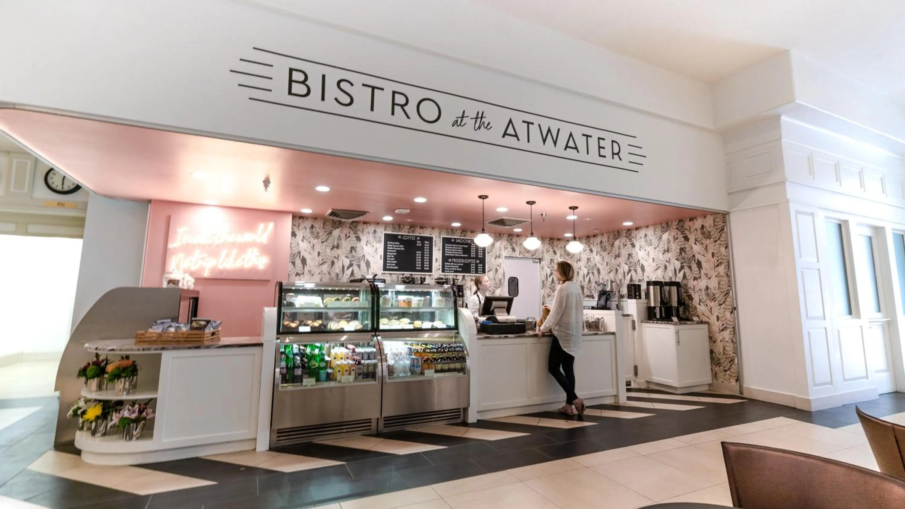 Food and drinks in Hotel Atwater