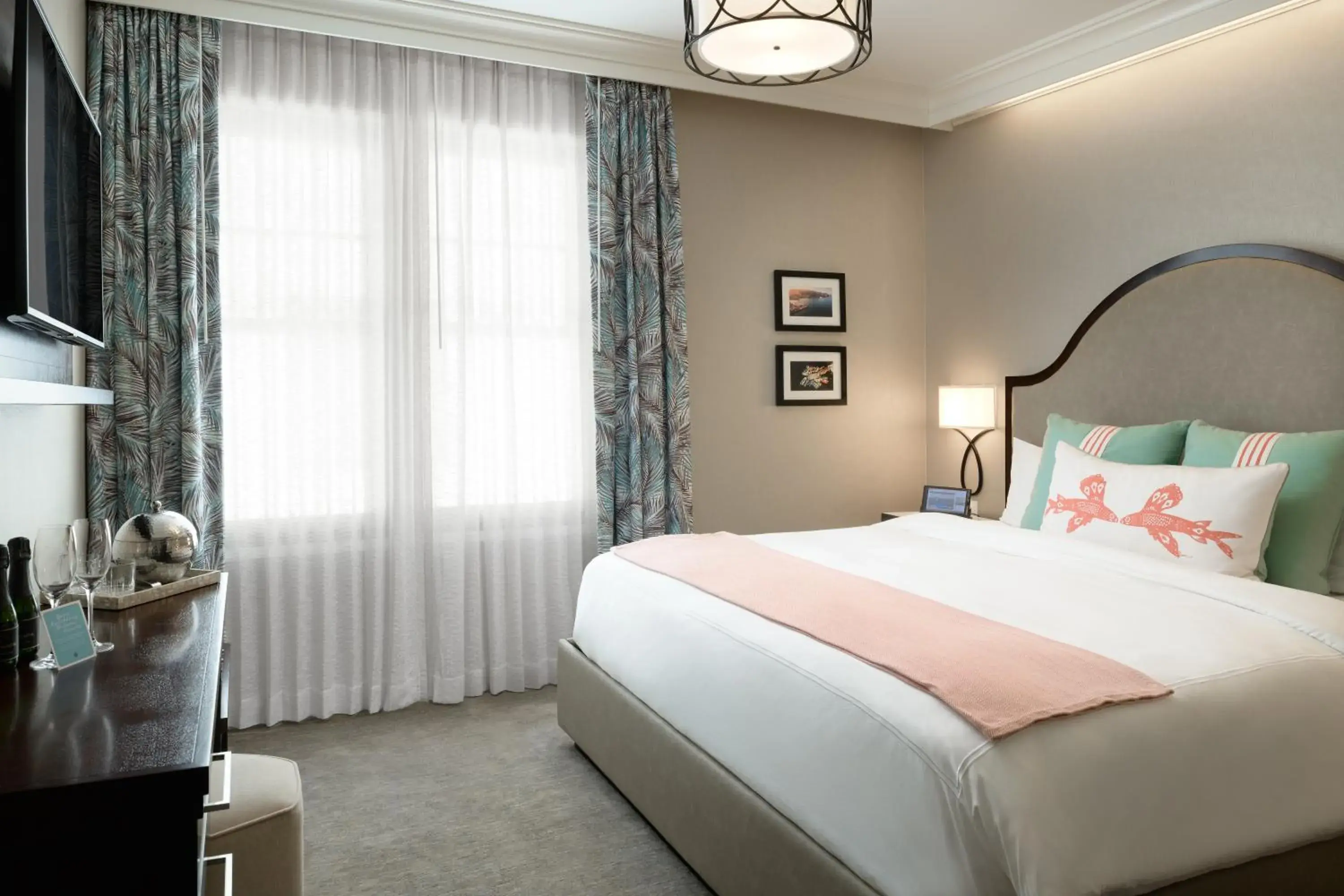 Bed in Hotel Atwater Bed in Hotel Atwater