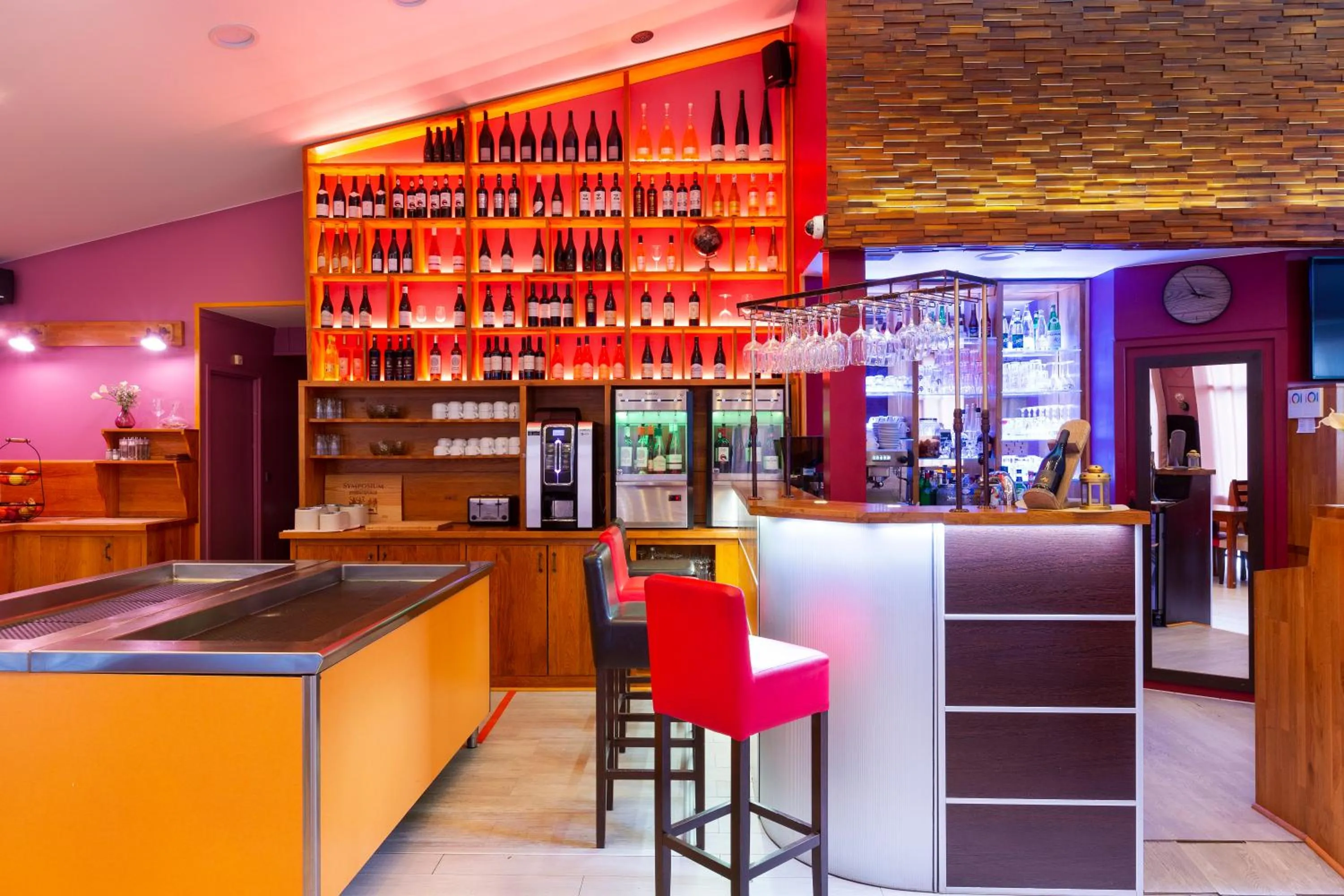 Property building in FH Confort Hotel Orléans Co'met