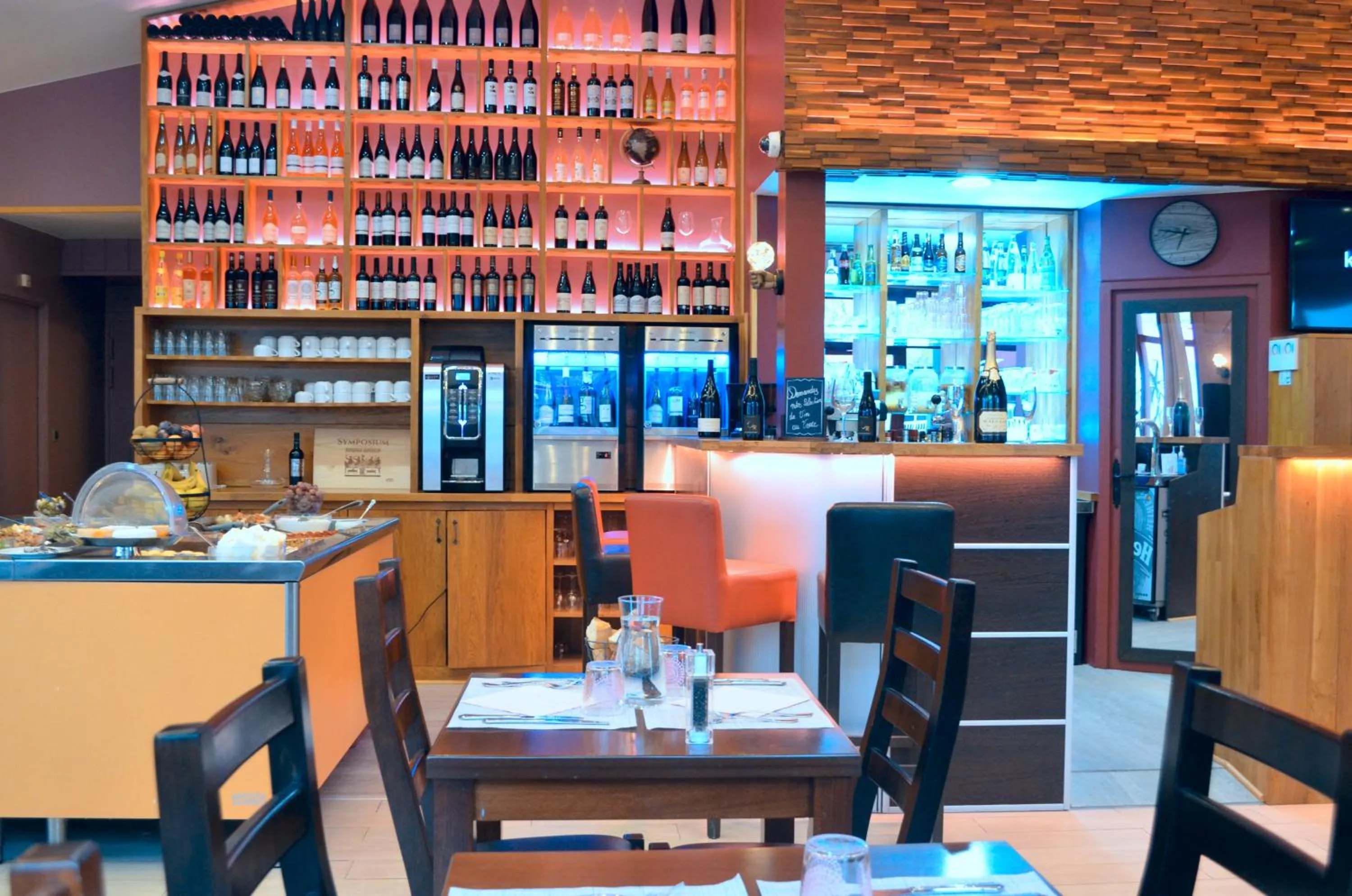 Property building in FH Confort Hotel Orléans Co'met