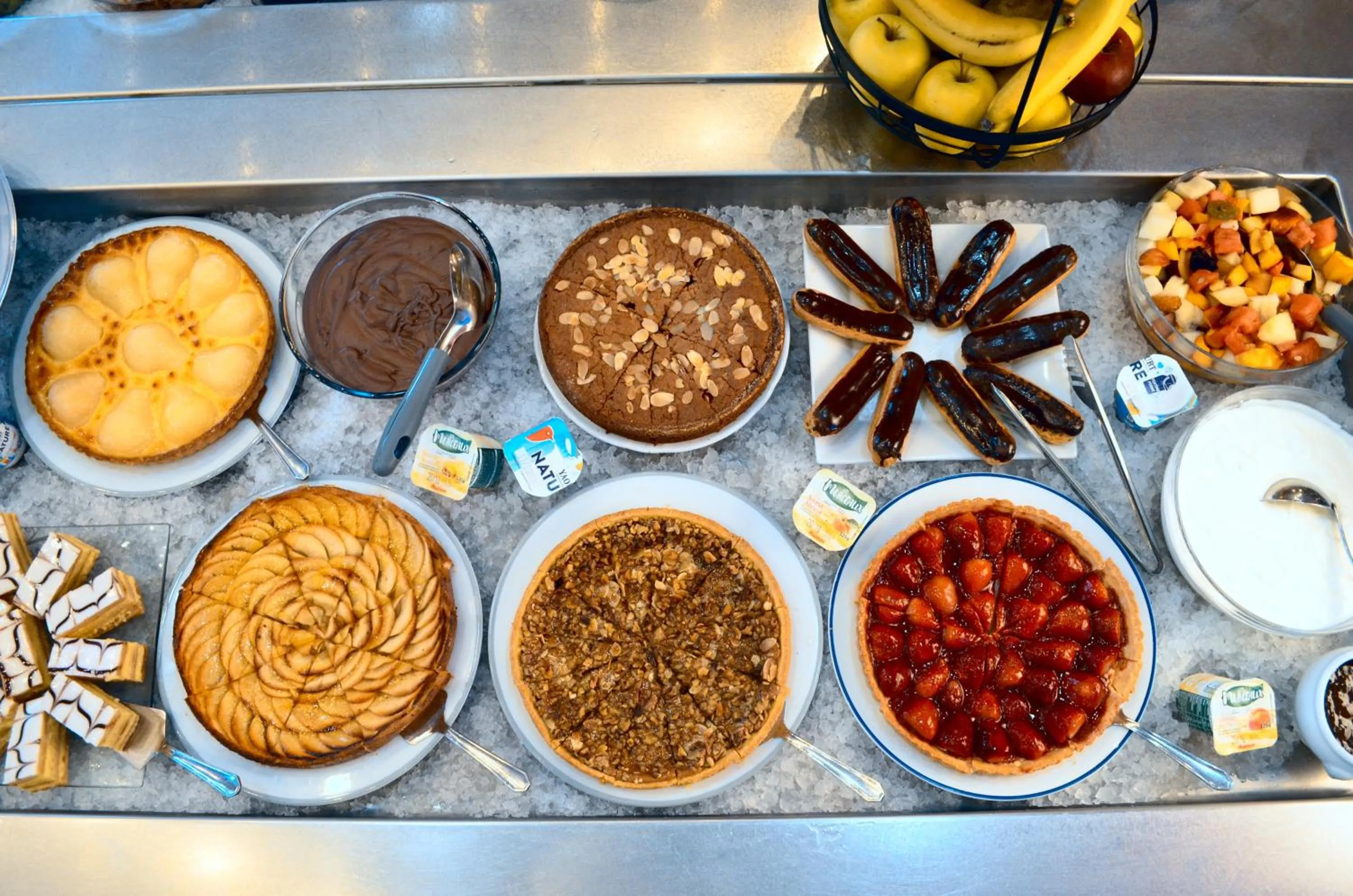 Restaurant/places to eat in FH Confort Hotel Orléans Co'met