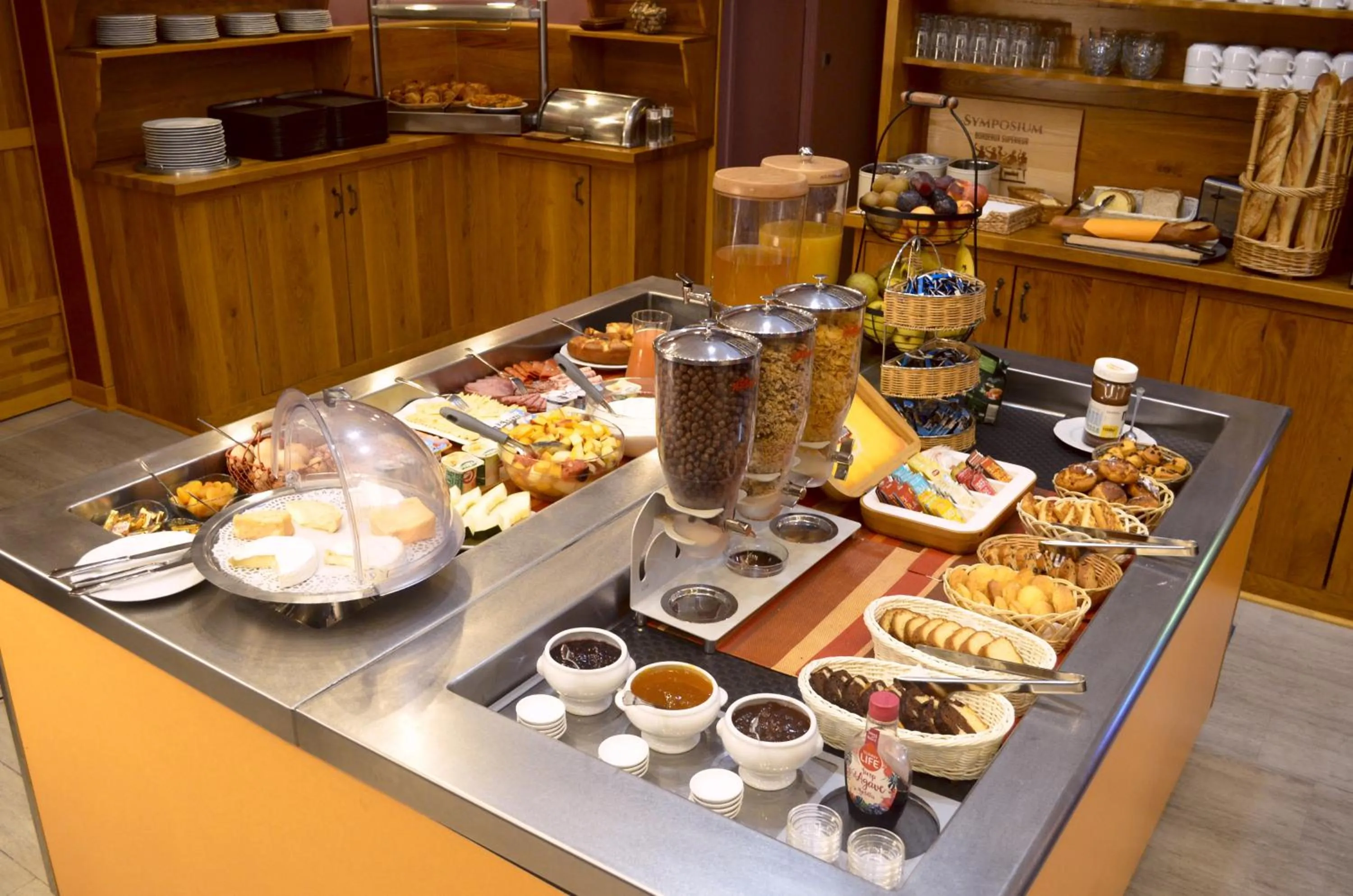 Property building in FH Confort Hotel Orléans Co'met