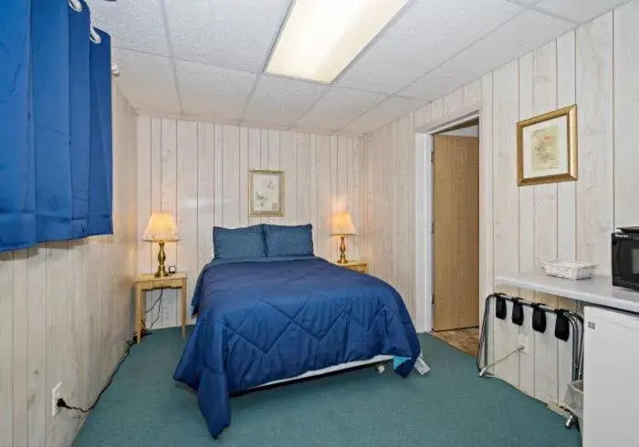 Bed in Talkeetna Inn Bed in Talkeetna Inn