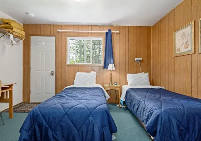 Bed in Talkeetna Inn Bed in Talkeetna Inn