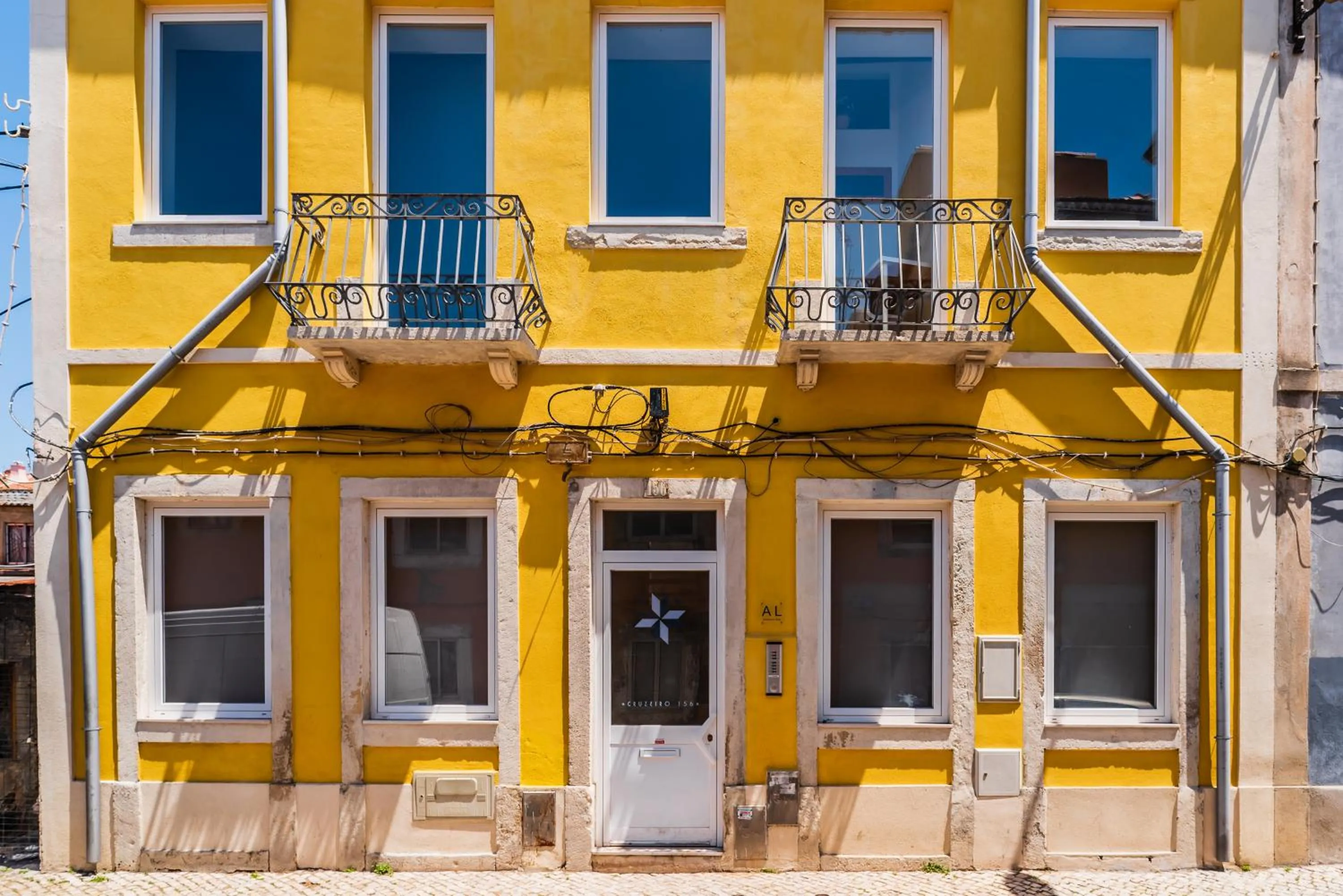 Facade/entrance in Memories of Lisbon