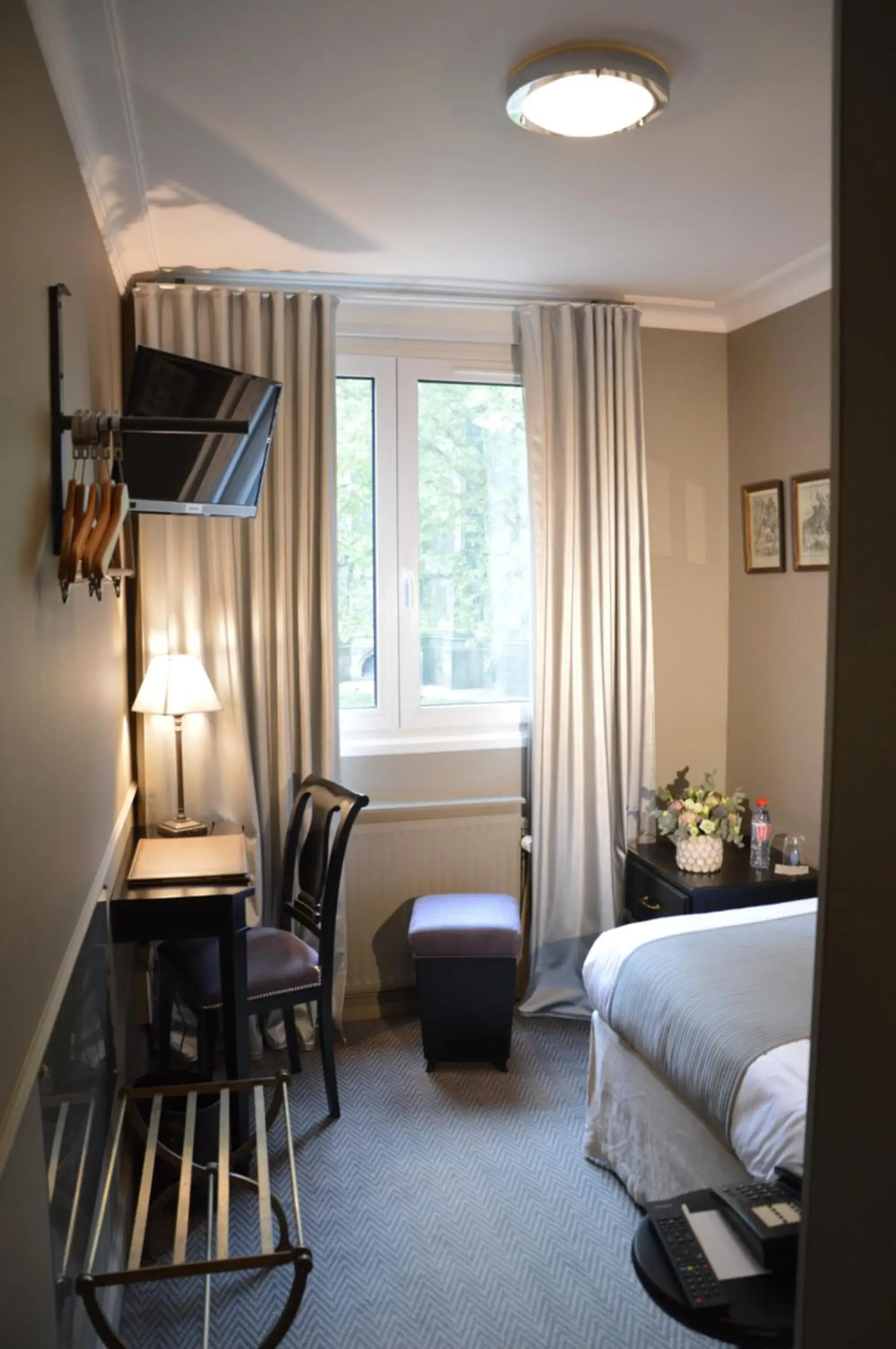 Single Room in Hotel De La Treille Single Room in Hotel De La Treille