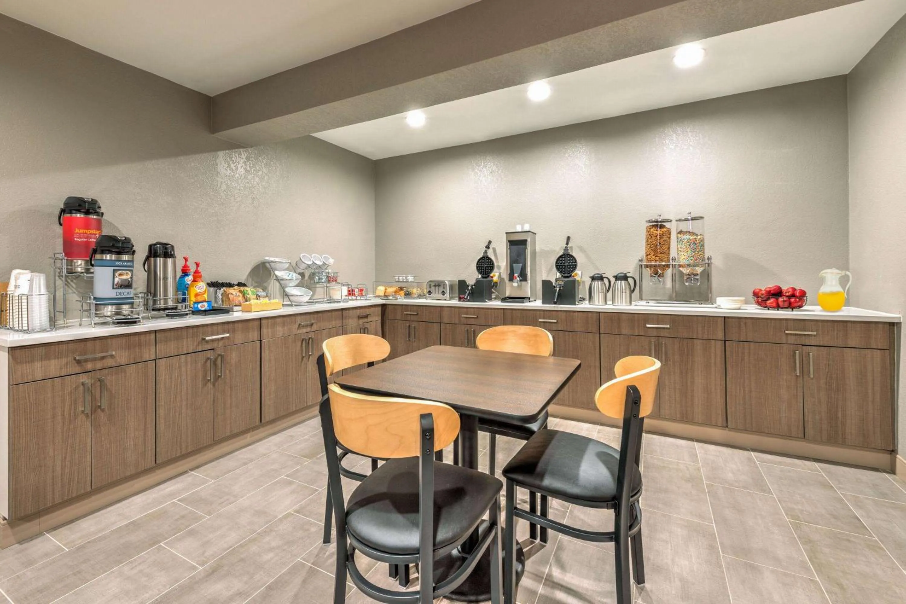 Breakfast in Hawthorn Extended Stay by Wyndham Bedford - Dallas